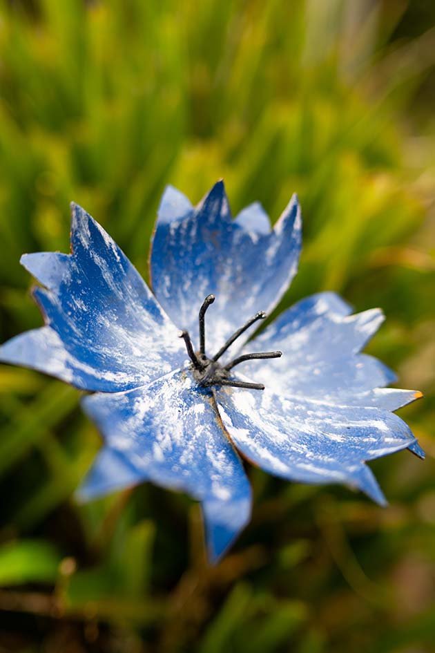 Recycled metal cornflower garden ornament