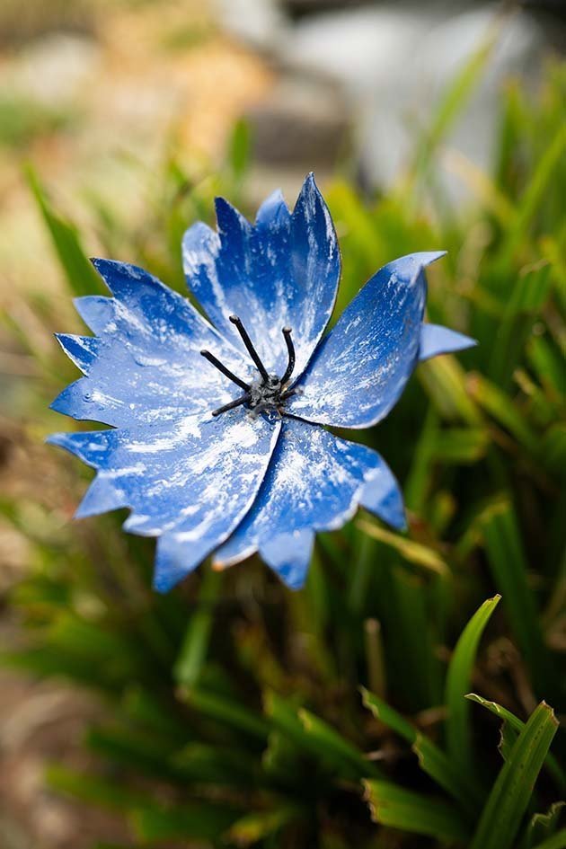 Recycled metal cornflower garden ornament