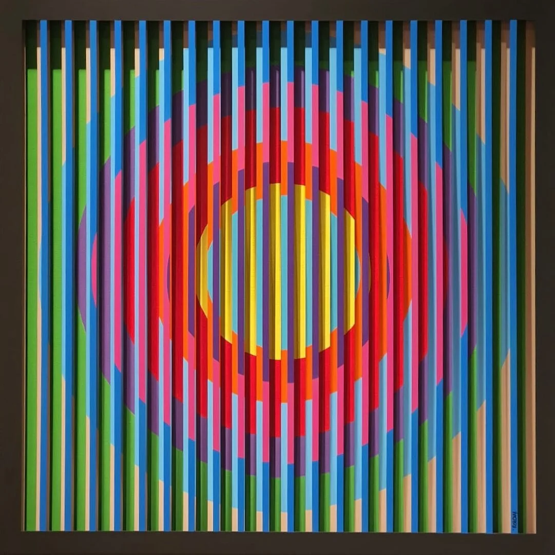 Les couleurs vives et les jeux g&eacute;om&eacute;triques d&rsquo;@arielerozowy font de l&rsquo;&oelig;il du spectateur le moteur de l&rsquo;&oelig;uvre, sujet d&rsquo;une exp&eacute;rience kal&eacute;idoscopique.&nbsp;Vous pouvez d&eacute;couvrir se