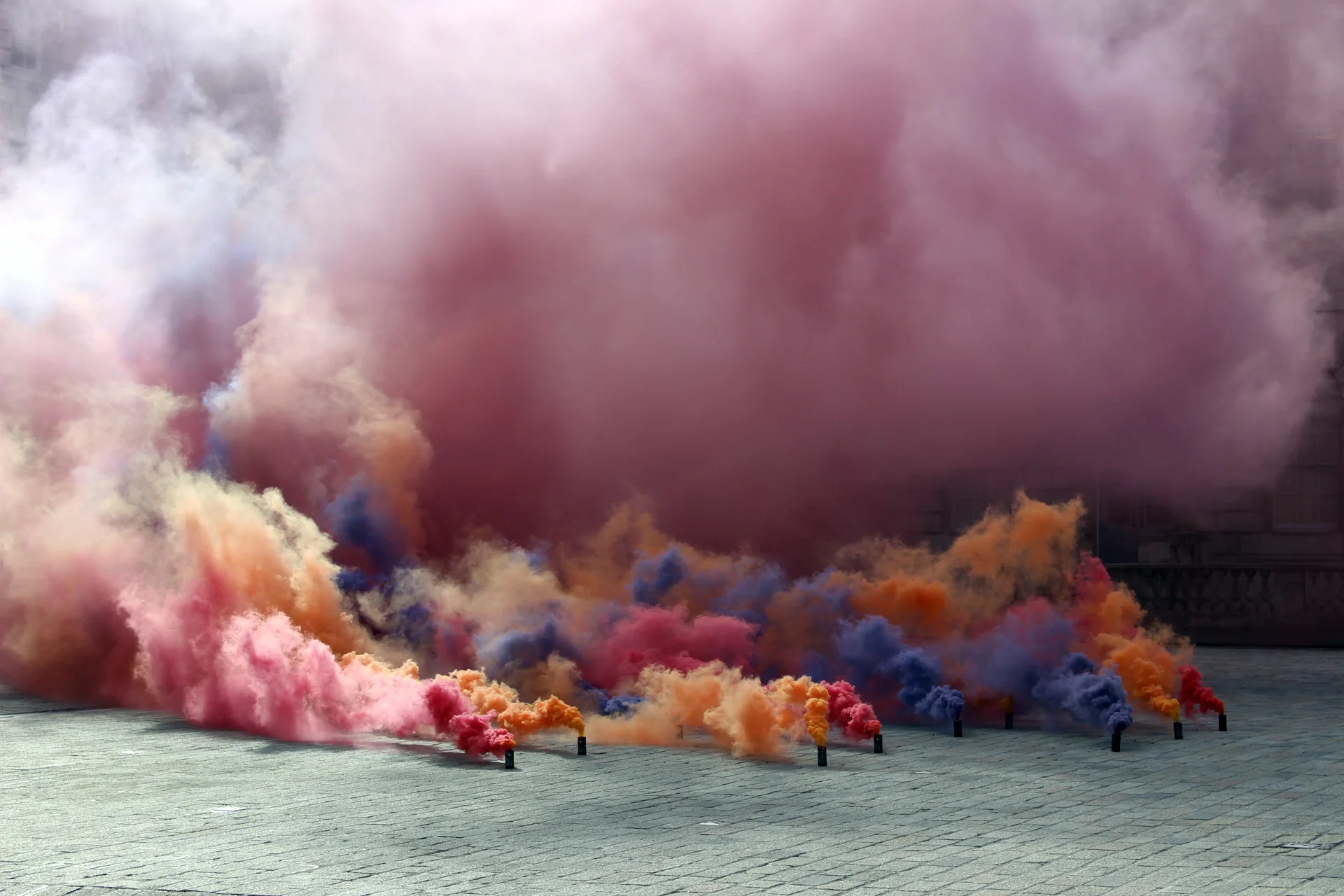 Filippo Minelli The Only Emergency is the Absence of Emergency Smoke Performance in the Edmond J. Safra Fountain Court at Somerset House 04.03.16 Part of the exhibition Venturing Beyond at Somerset House
