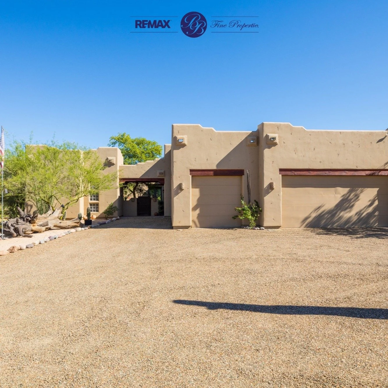 ✨New Listing!

⚬ Timeless Southwest details on 1.25 acres 🏜
⚬ Gated courtyard; calming fountain and circular paver patio
⚬ Formal living with fireplace and dry bar🔥
⚬ Entertainer&rsquo;s kitchen; granite counters, island and walk-in pantry
⚬ Main s