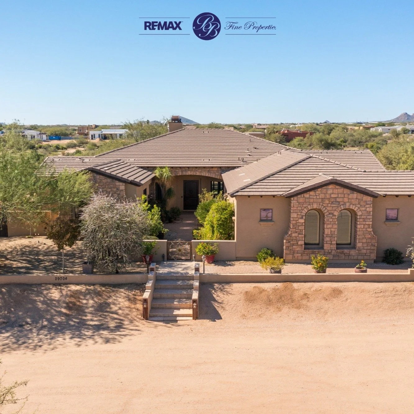 ✨New Listing!

⚬ Split floor plan with open great room and wet bar🍸
⚬ Expansive primary suite with sitting area; dual-sided fireplace
⚬ Deep covered patio overlooking a fully fenced, very large backyard 🌵
⚬ Breathtaking mountain views in every dire