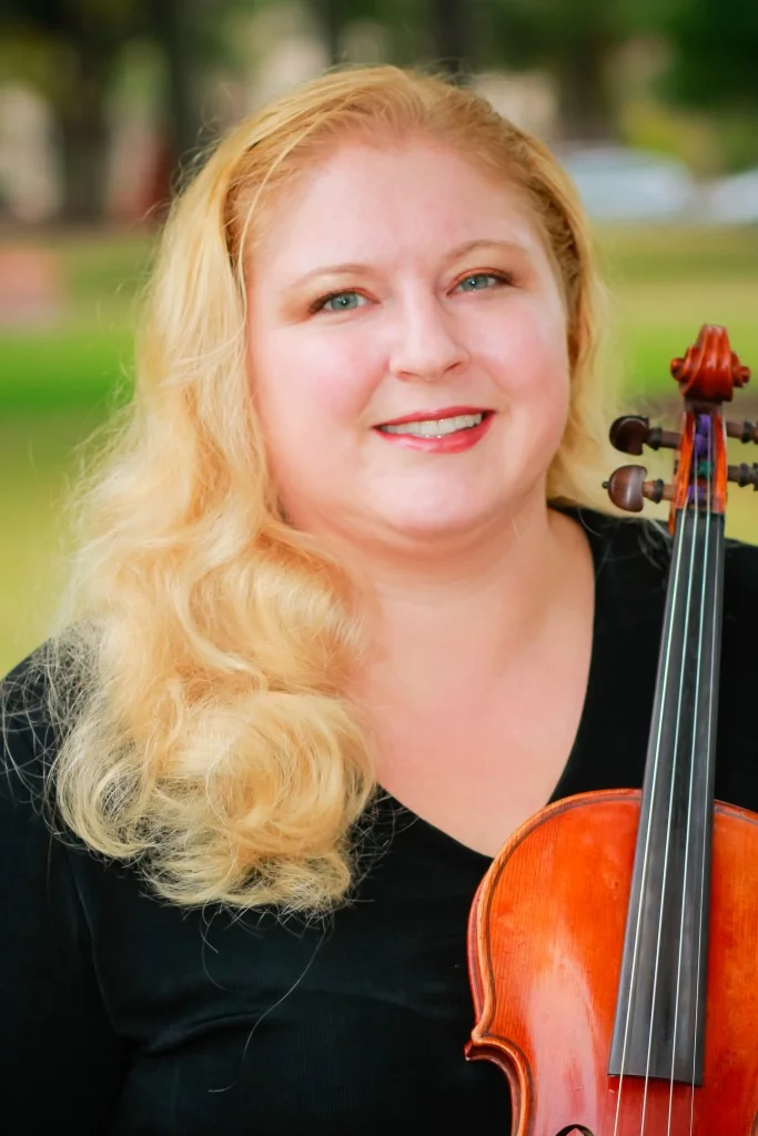 laura-eis-679x1020.jpg
