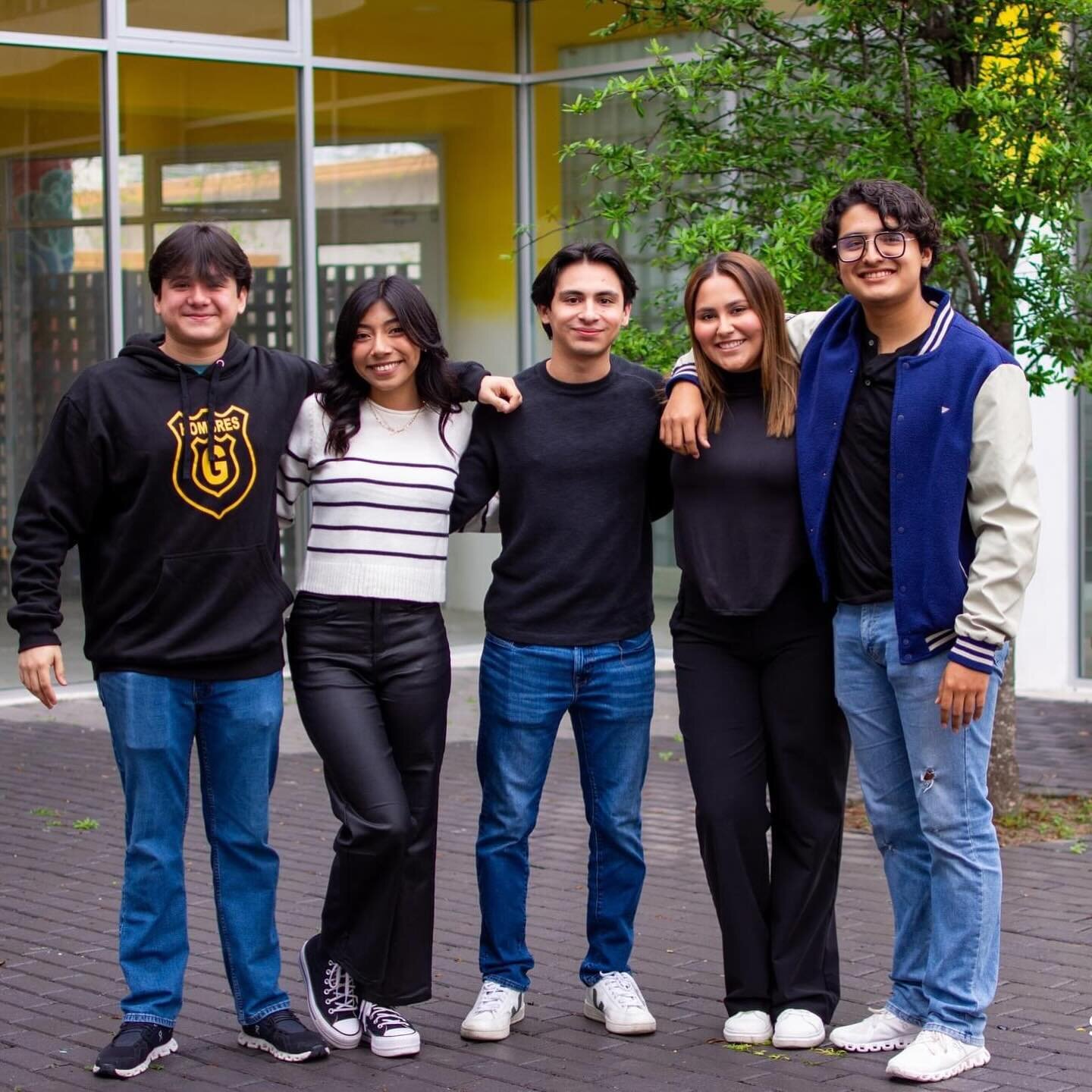 We feel inspired by the visit of Saint George alumni: 
Miguel Delgado, Alejandro Nu&ntilde;ez, Jacqueline Roman, Karla Sosa and Fernando Sol&iacute;s. 
Who returned to share their college experiences with us!
 It was amazing to hear how they have gro