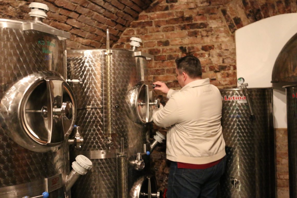Petr pouring some tank samples at Vinařství Václav