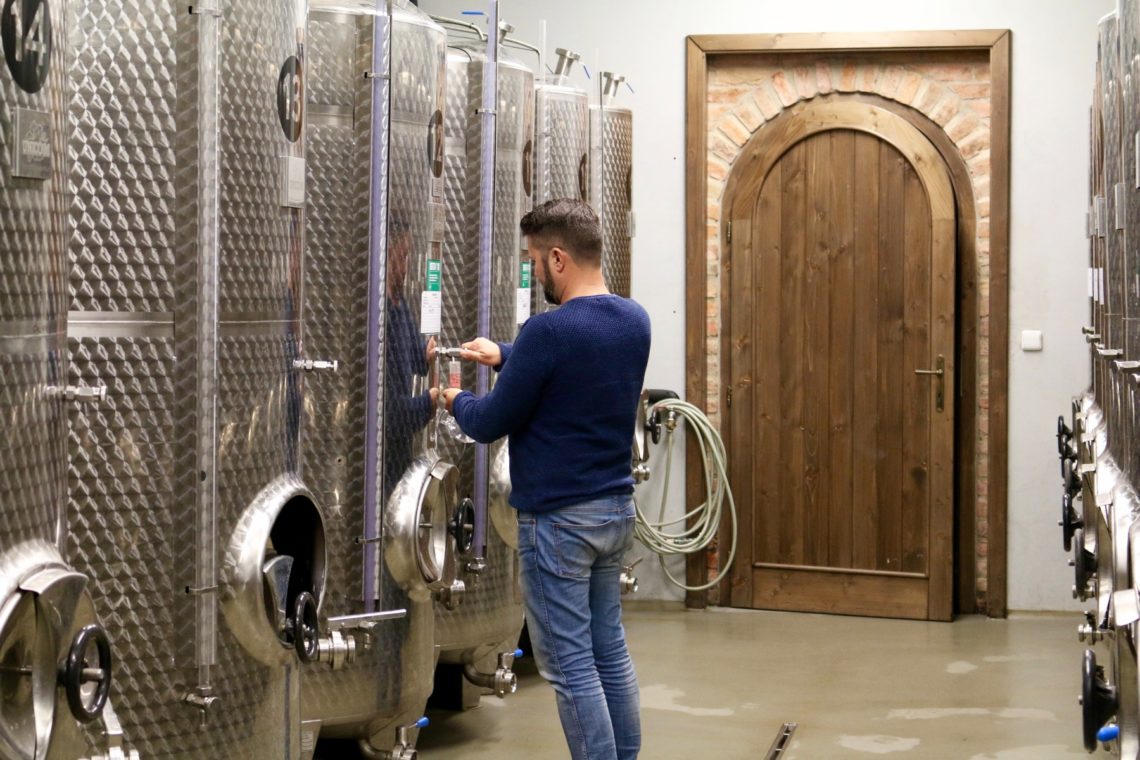 Jan Stávek pouring a tank sample