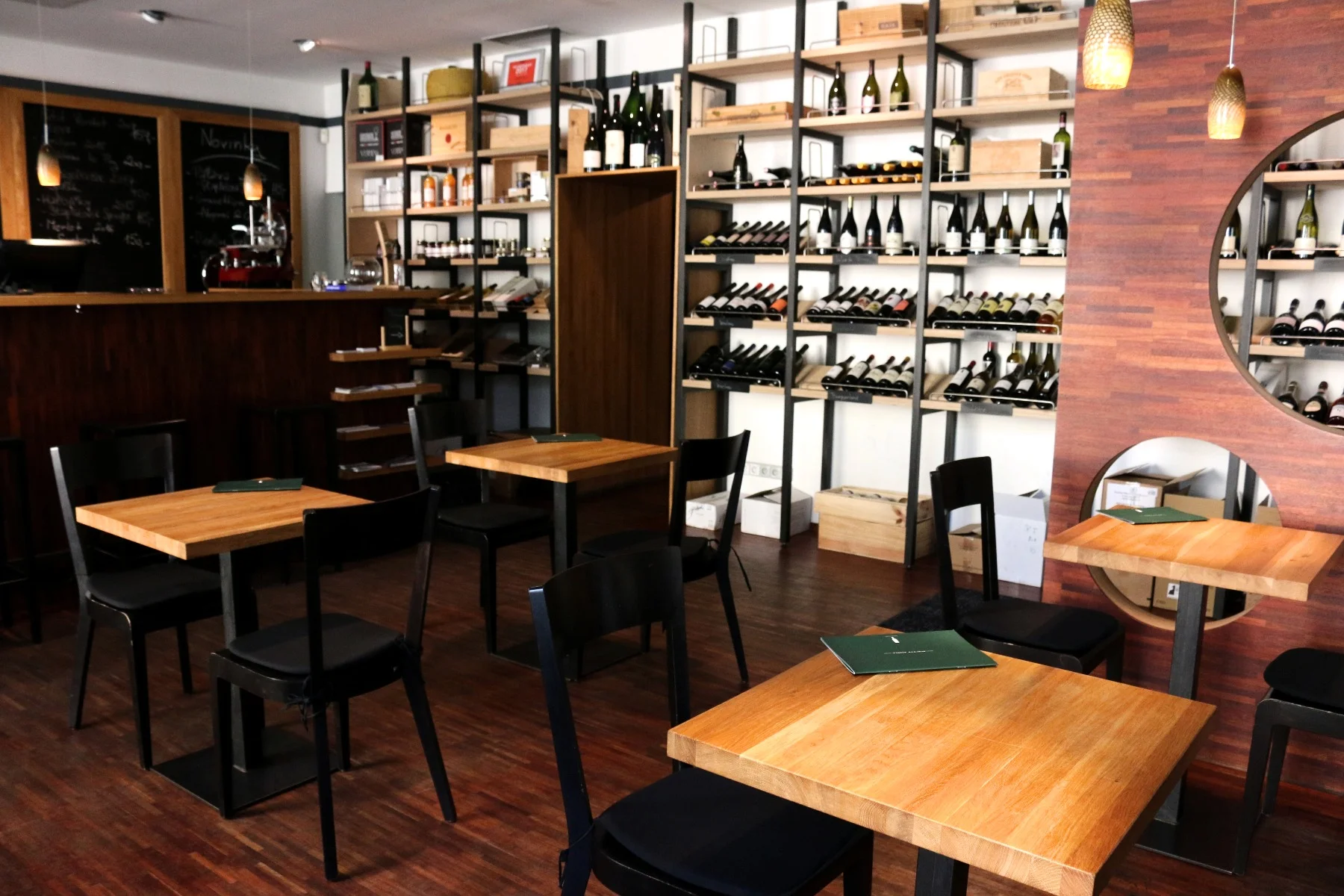 petit cru tables (1).jpg