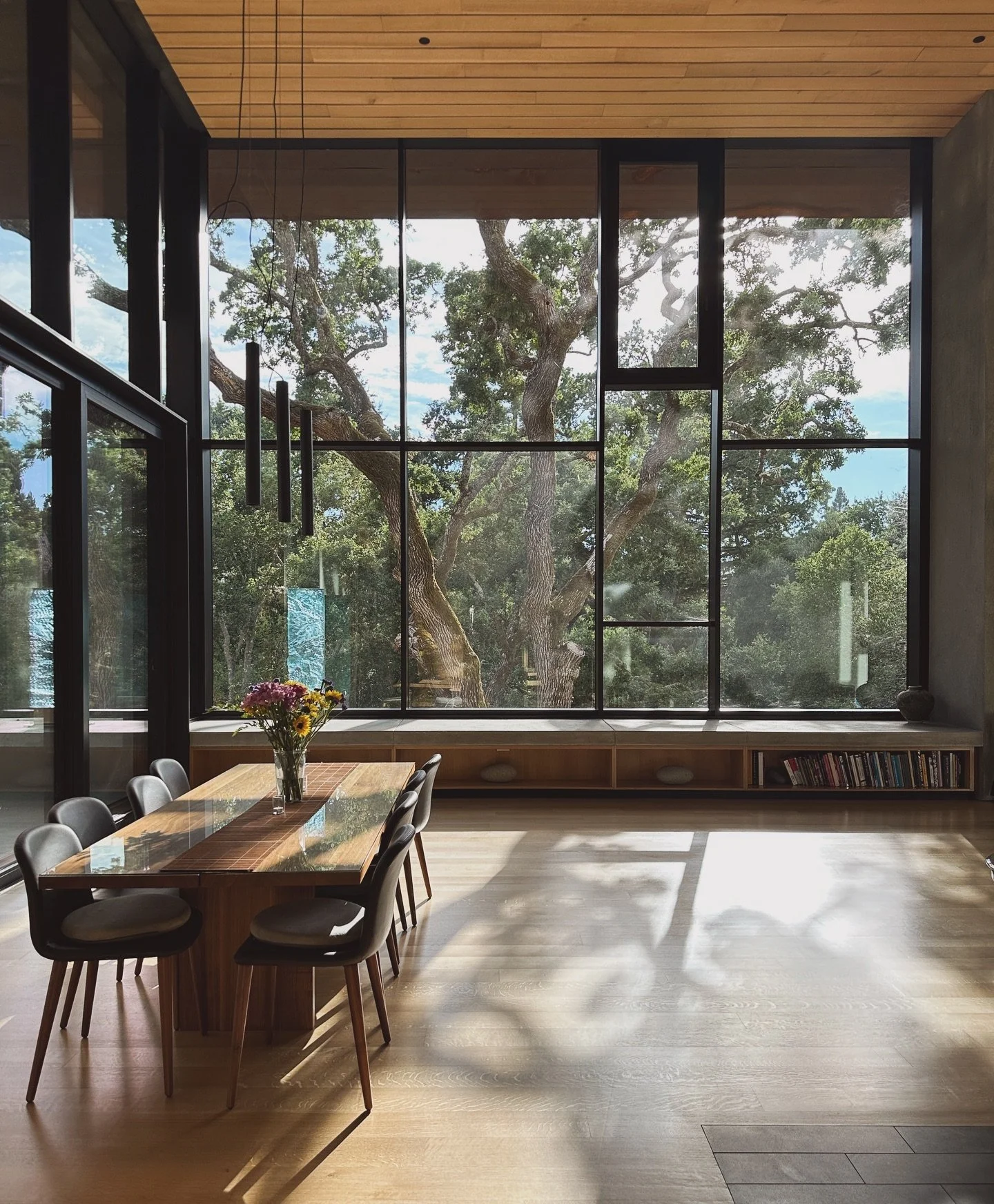 Geometric windows highlight one of the oldest oak trees on this estate. 
&bull;
&bull;
&bull;
&bull;
#locationscouting #filminglocation #filmset #interiordesign #setlife #onset #onlocation #modernhome #productionlife #moderndesign #filmproduction #pr