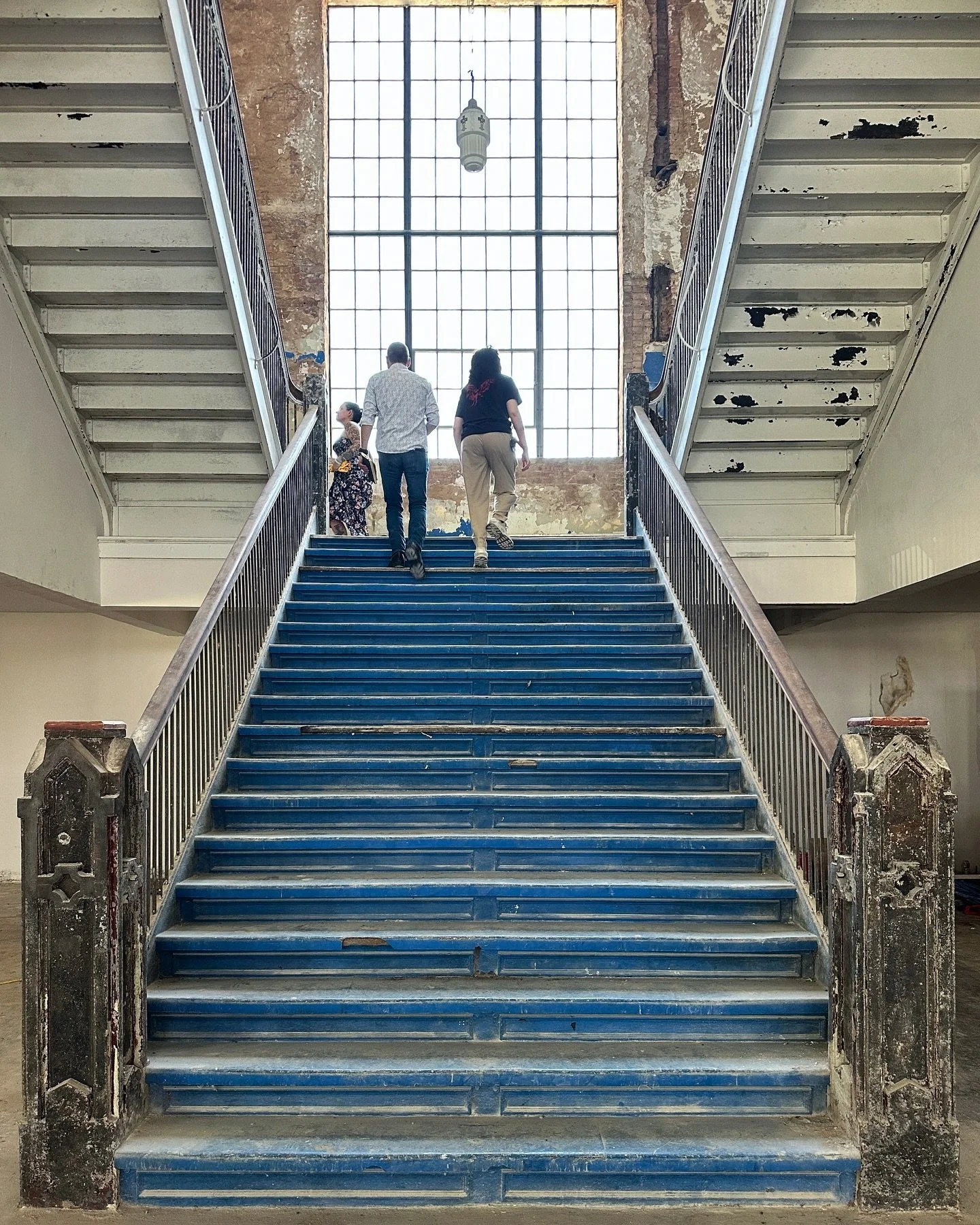 On location with one of our favorite teams. 💫@colbywmitchell @texaswolf @sakikiri