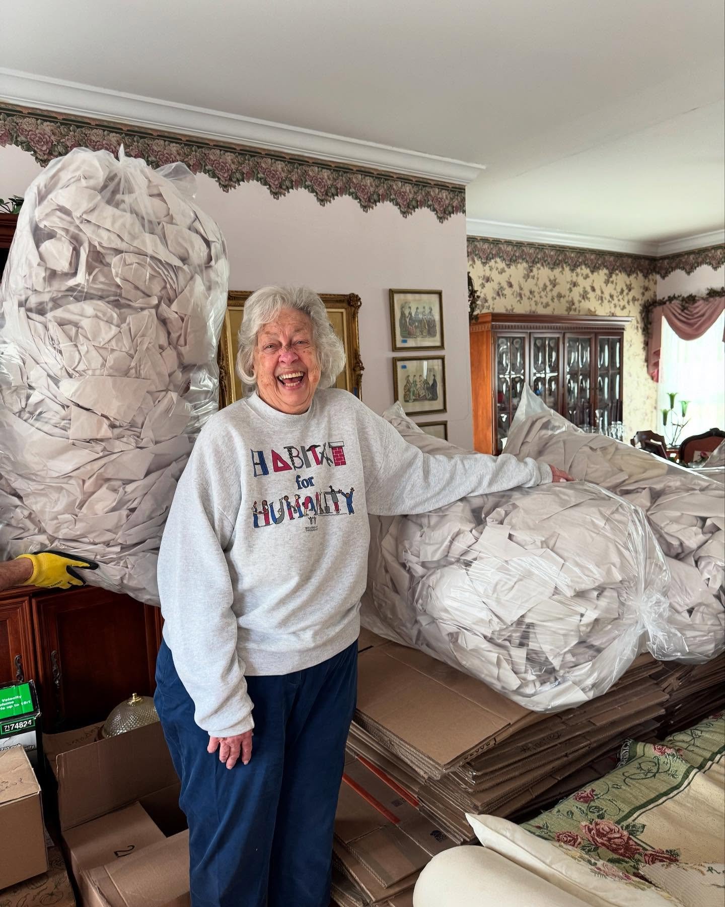 Big smiles all around!
Jinny is packed up with boxes, paper, and lots of excitement as she gets ready for her next chapter. We&rsquo;re so honored to help make her move a little easier and a lot more joyful!

#ASimplerLifeNow #SeniorMoveManager #Movi