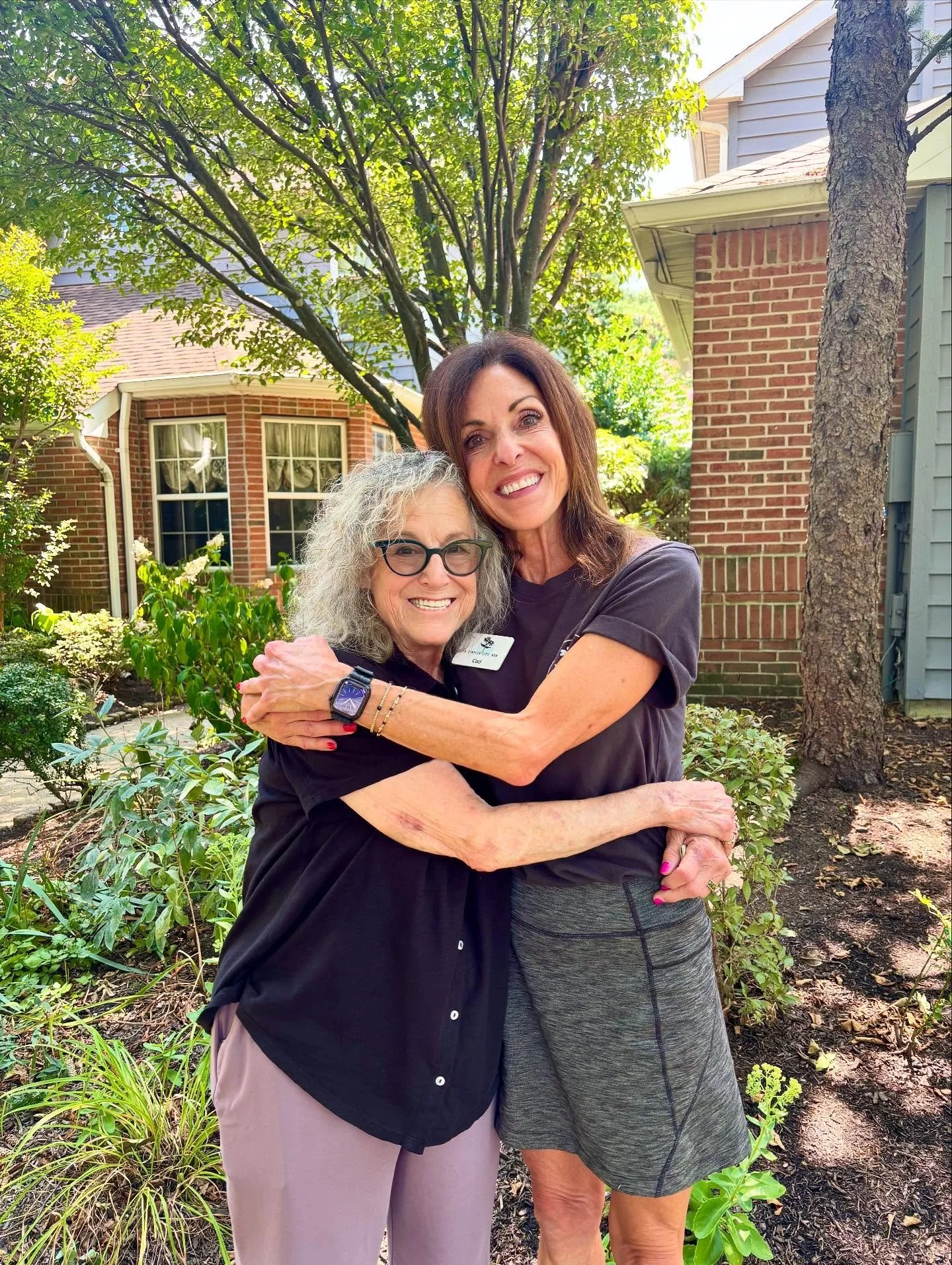 ✨ Nothing beats the joy of a happy client! ✨

Here&rsquo;s Ceci, one of our amazing team members, sharing a big hug with a client after a successful move. At A Simpler Life Now, we don&rsquo;t just pack boxes&mdash;we bring peace of mind, a helping h
