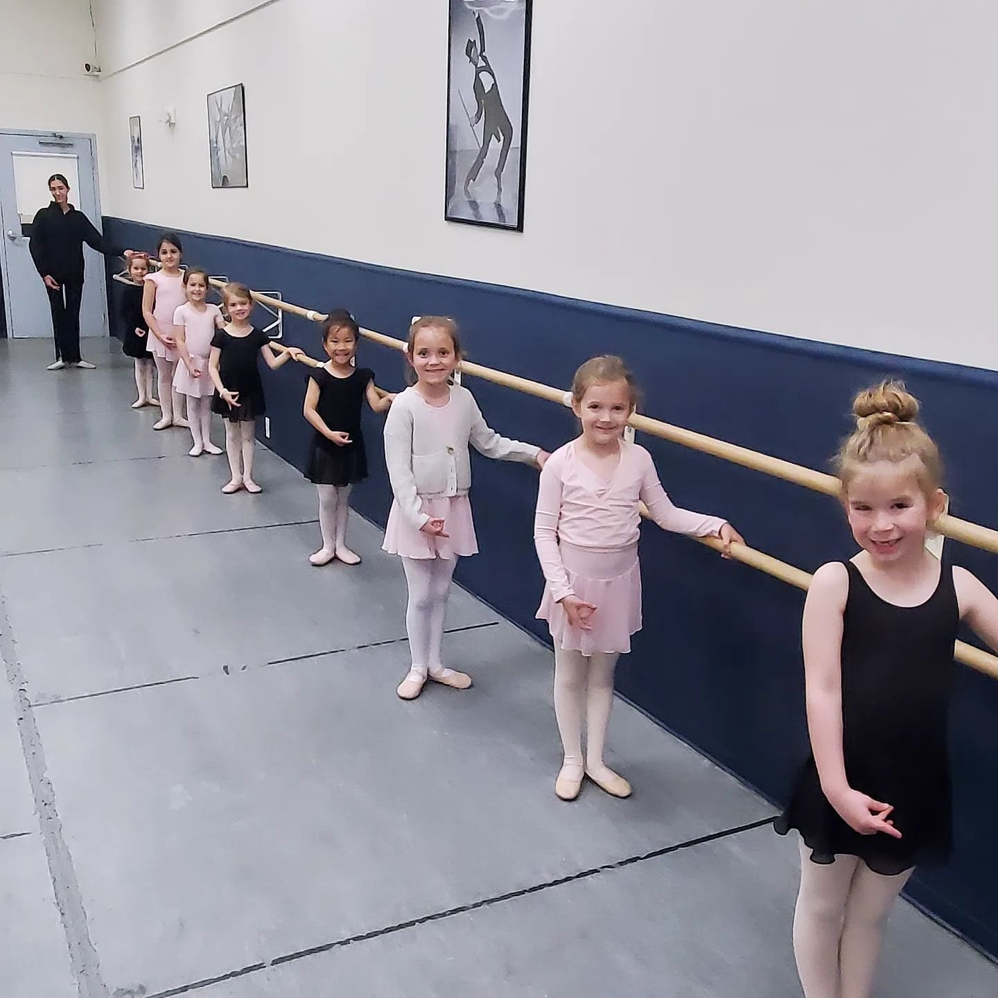 First day at the barre! Don't these level 2s look ✨️fabulous✨️?!

#lpaalltheway #longwoodperformingarts