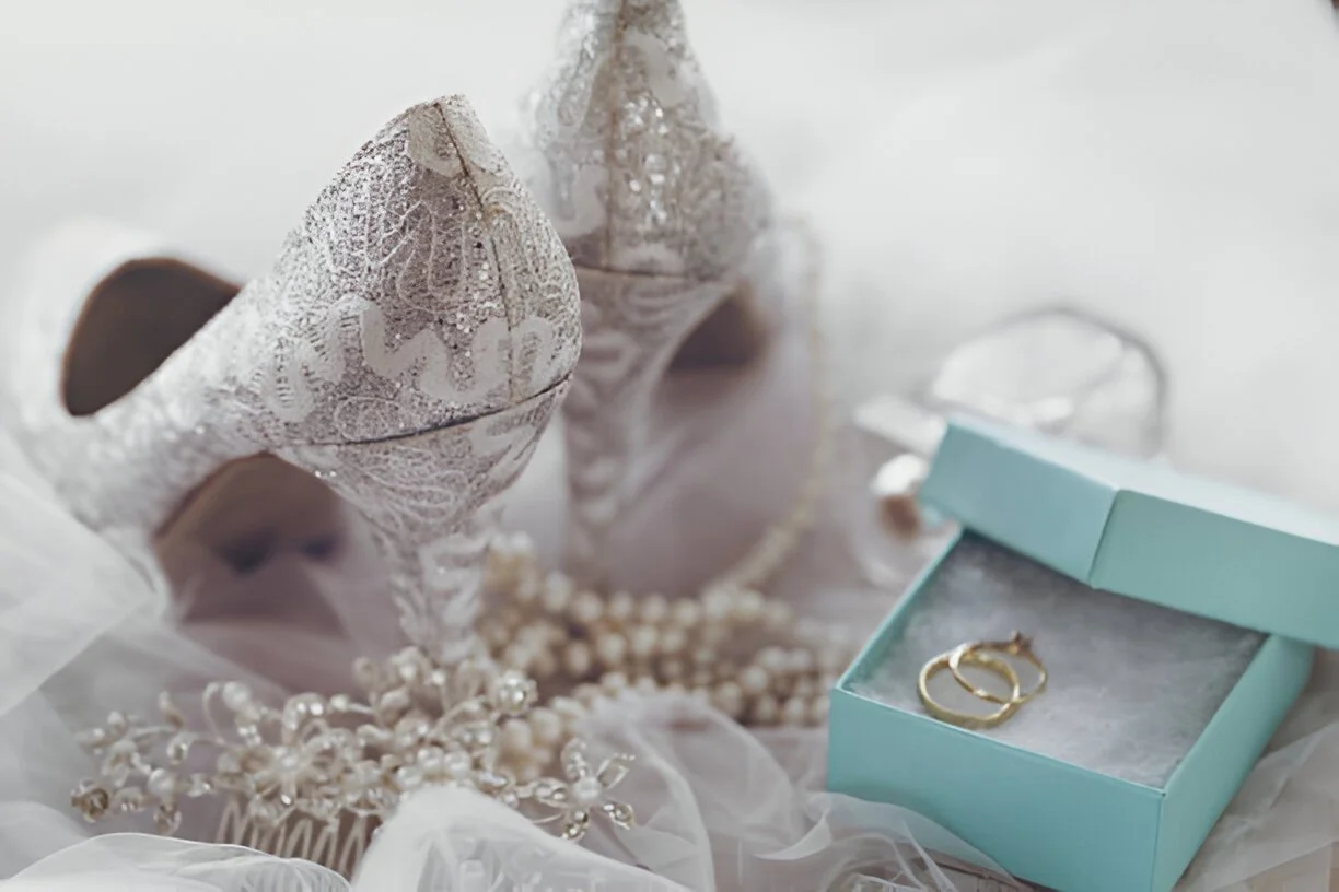 How to Accessorize a Budget Wedding Dress for a High-End Look