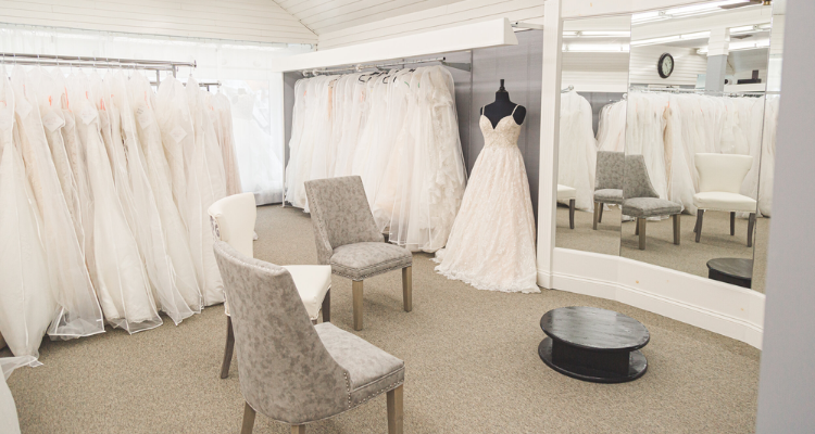 Seasonal Wedding Dress Selection: Choosing the Right Gown for Your Wedding Date 