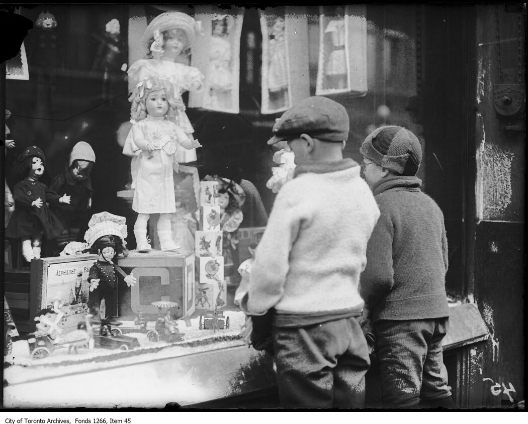 Children looking at toys in window - December 1922 (Copy)