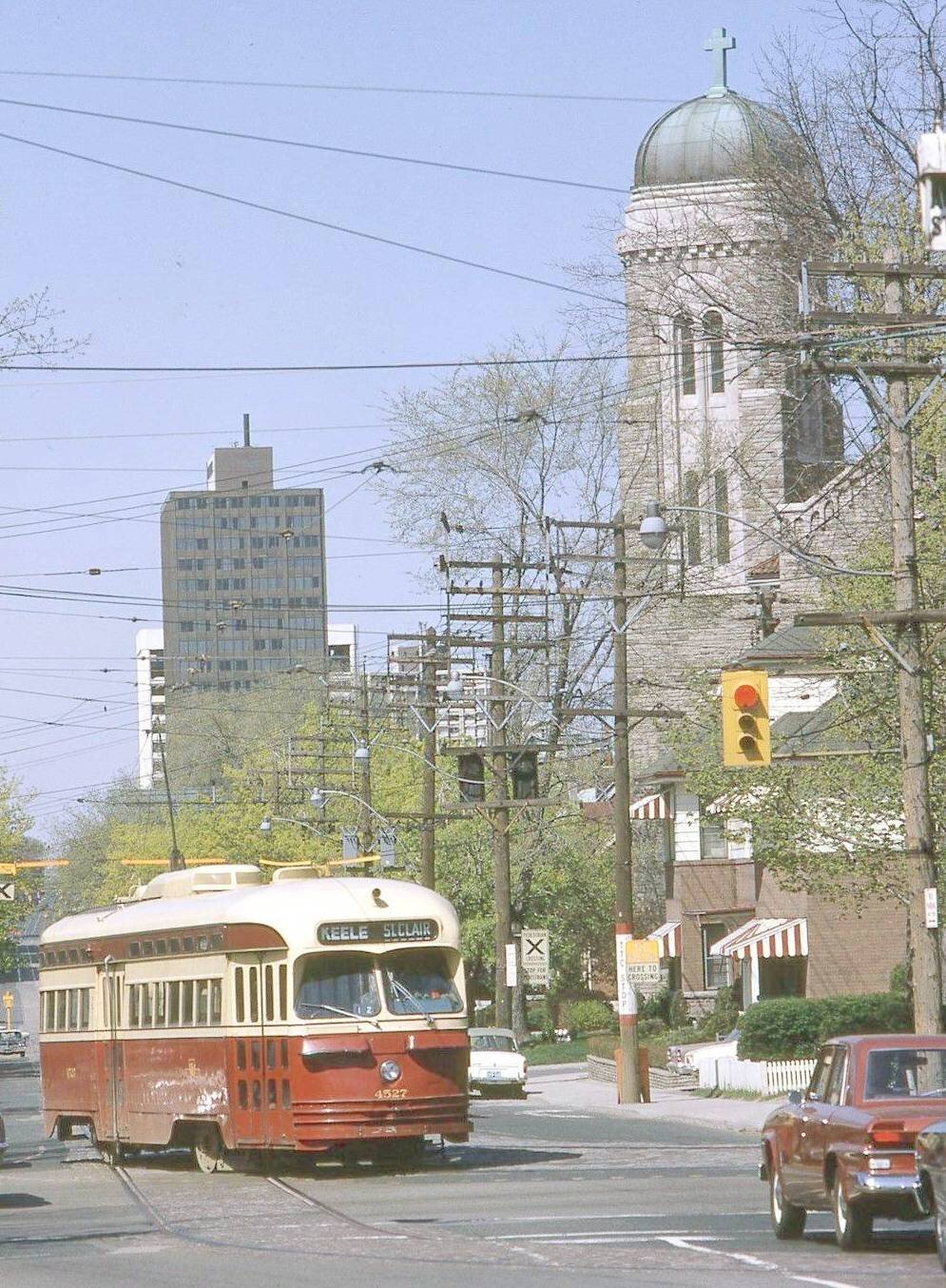 photo-toronto-st-clair-and-mount-pleasant-pcc-streetcar-turning-n-1967-edited-from-a-howard-j-wayt-image.jpg
