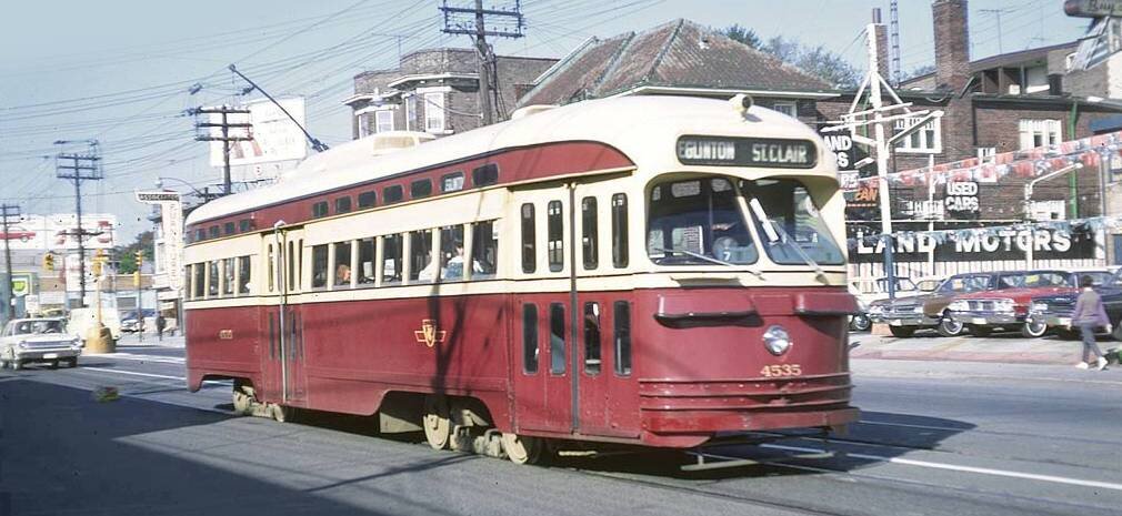photo-toronto-st-clair-at-pinewood-ttc-pcc-streetcar-1968.jpg
