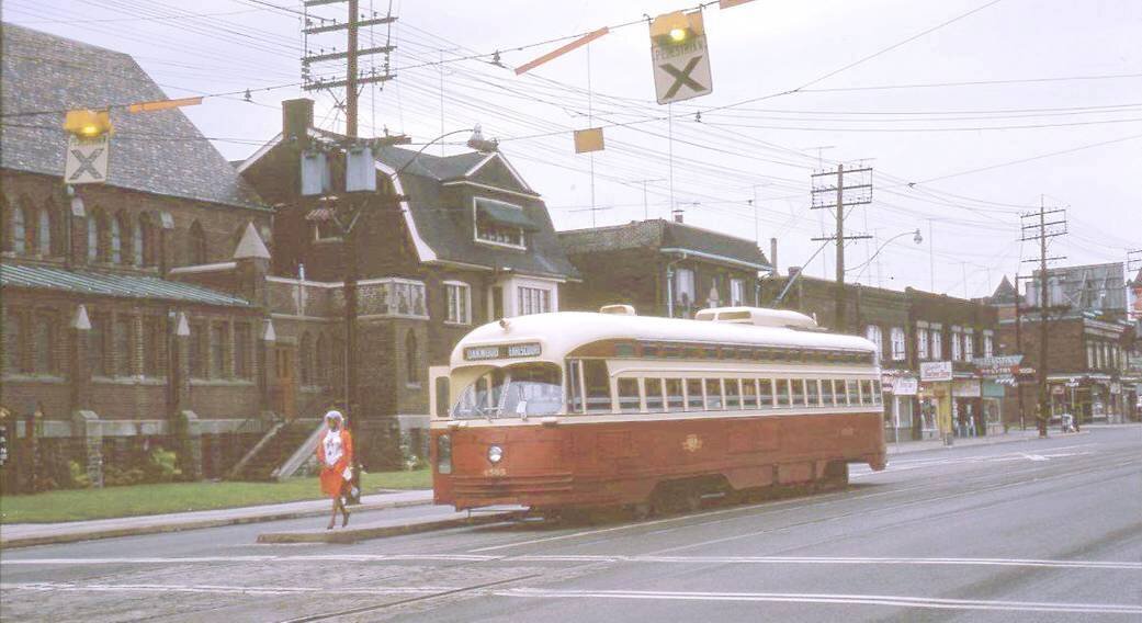 photo-toronto-st-clair-at-wychwood-looking-ne-streetcar-stopped-at-island-passenger-walking-1964.jpg