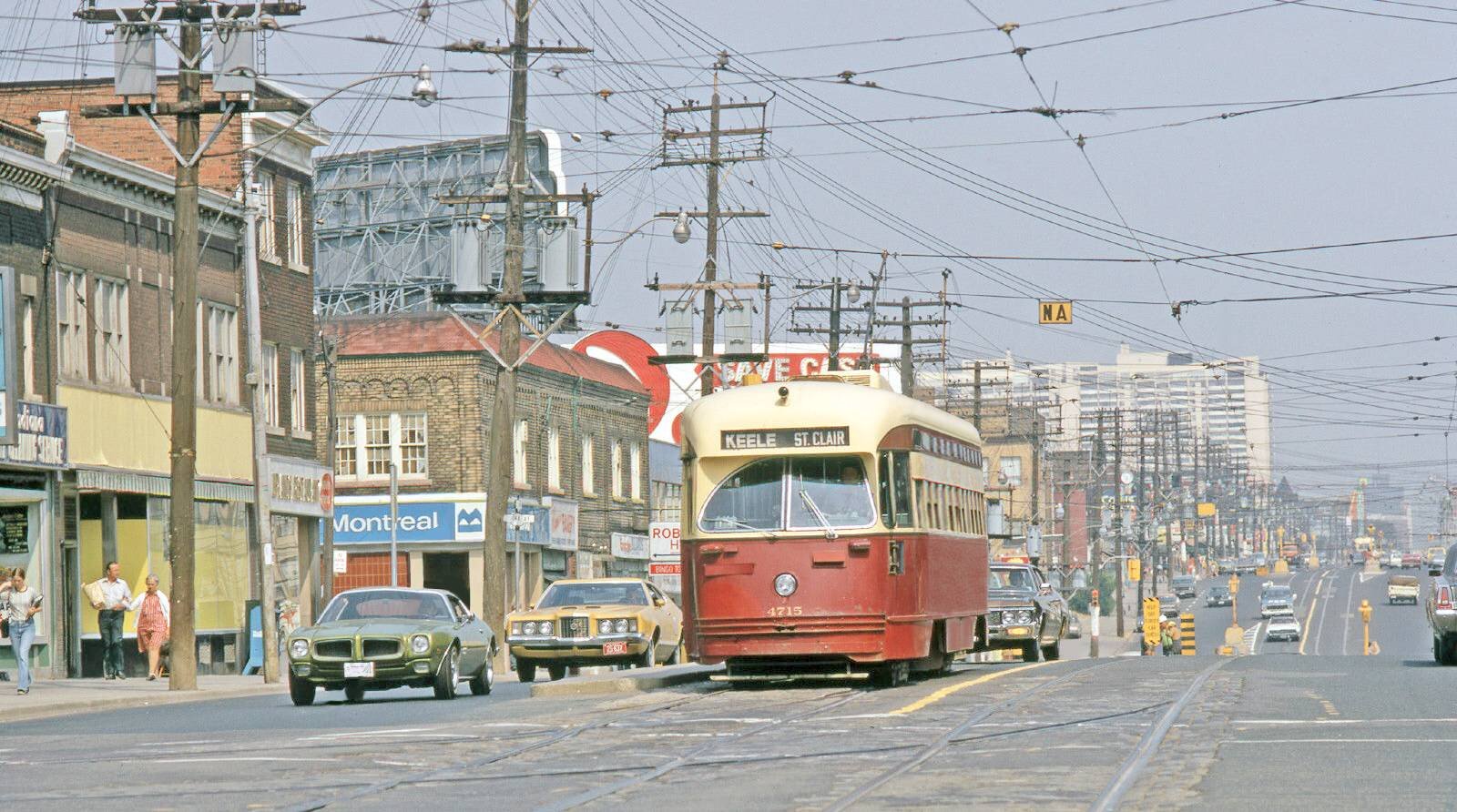 photo-toronto-st-clair-near-oakwood-looking-e-dominion-billboard-vaughan-theatre-in-distance-pcc-streetcar-wire-city-1972.jpg