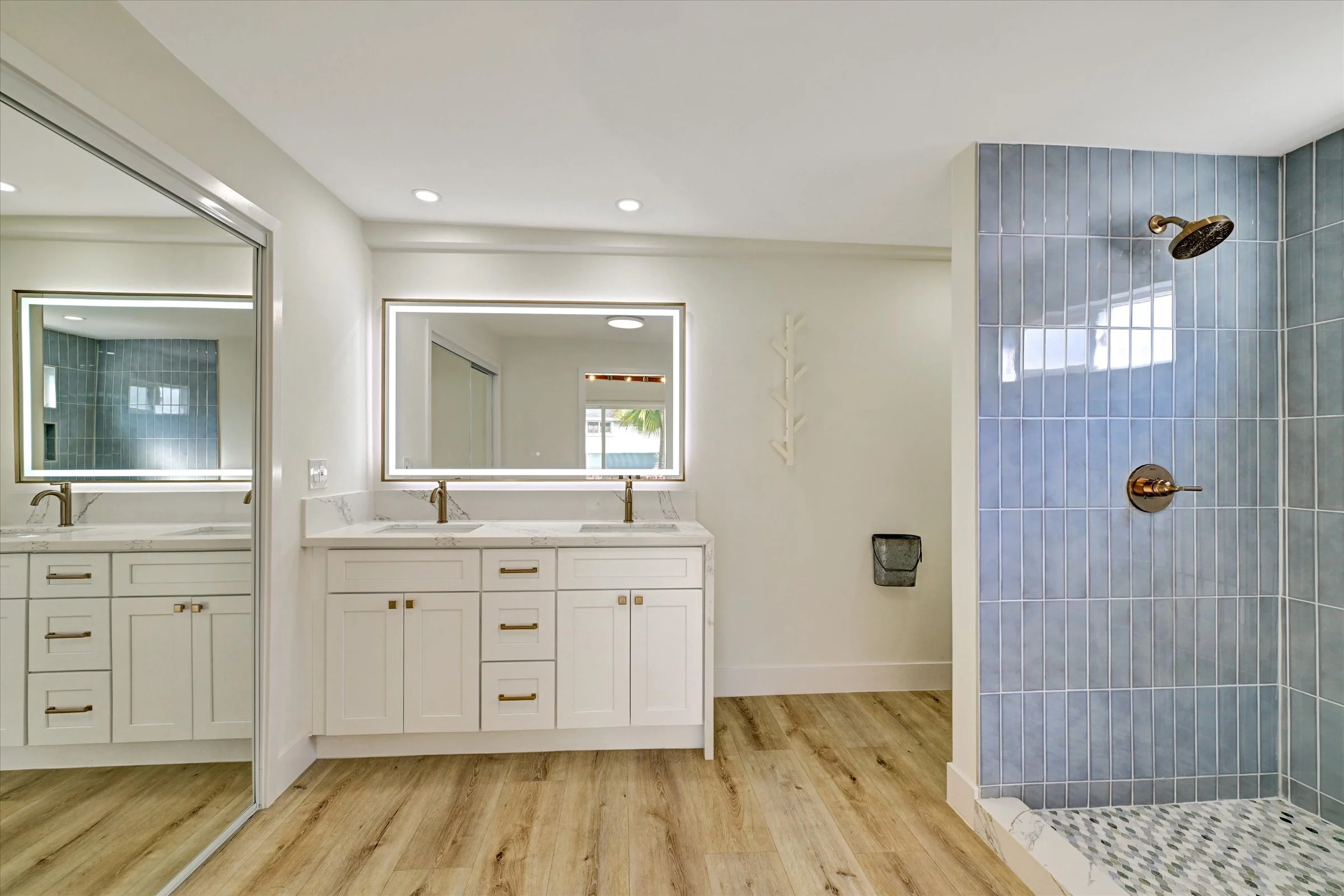 Large master bathroom and plenty of closet space!