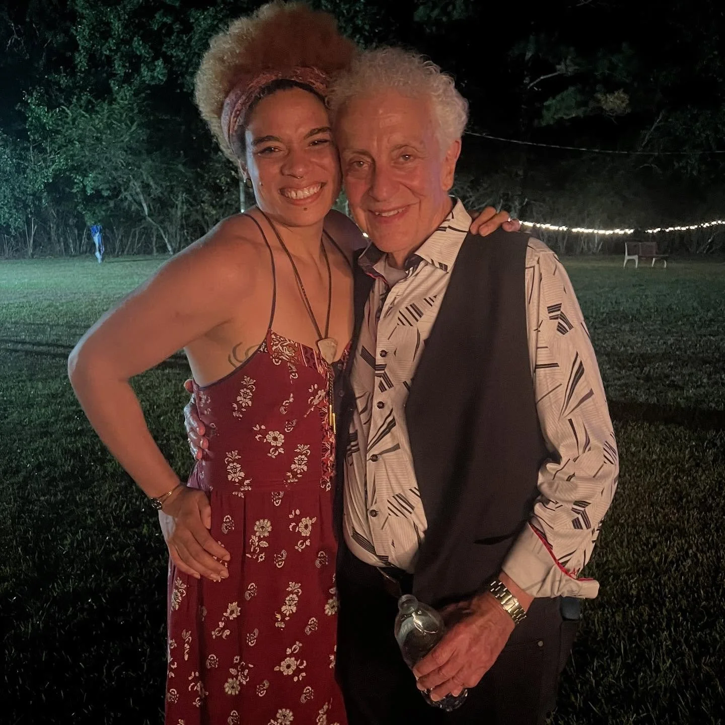 Besties come in all ages❤️✨🎵

I love @dubb4doug so, so much and it was an honor to play with him for the Barn Concert Series in Mississippi! 
Steve and Kay are the most gracious hosts, everyone was so welcoming and friendly..it was like sitting roun
