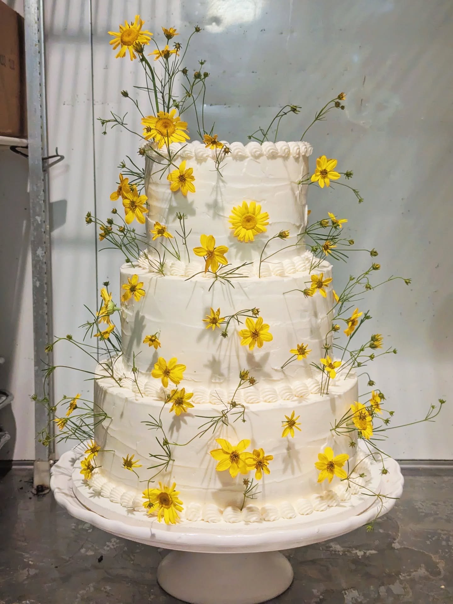 Sweet cake flowers for some sweet sweeties this weekend 🌼