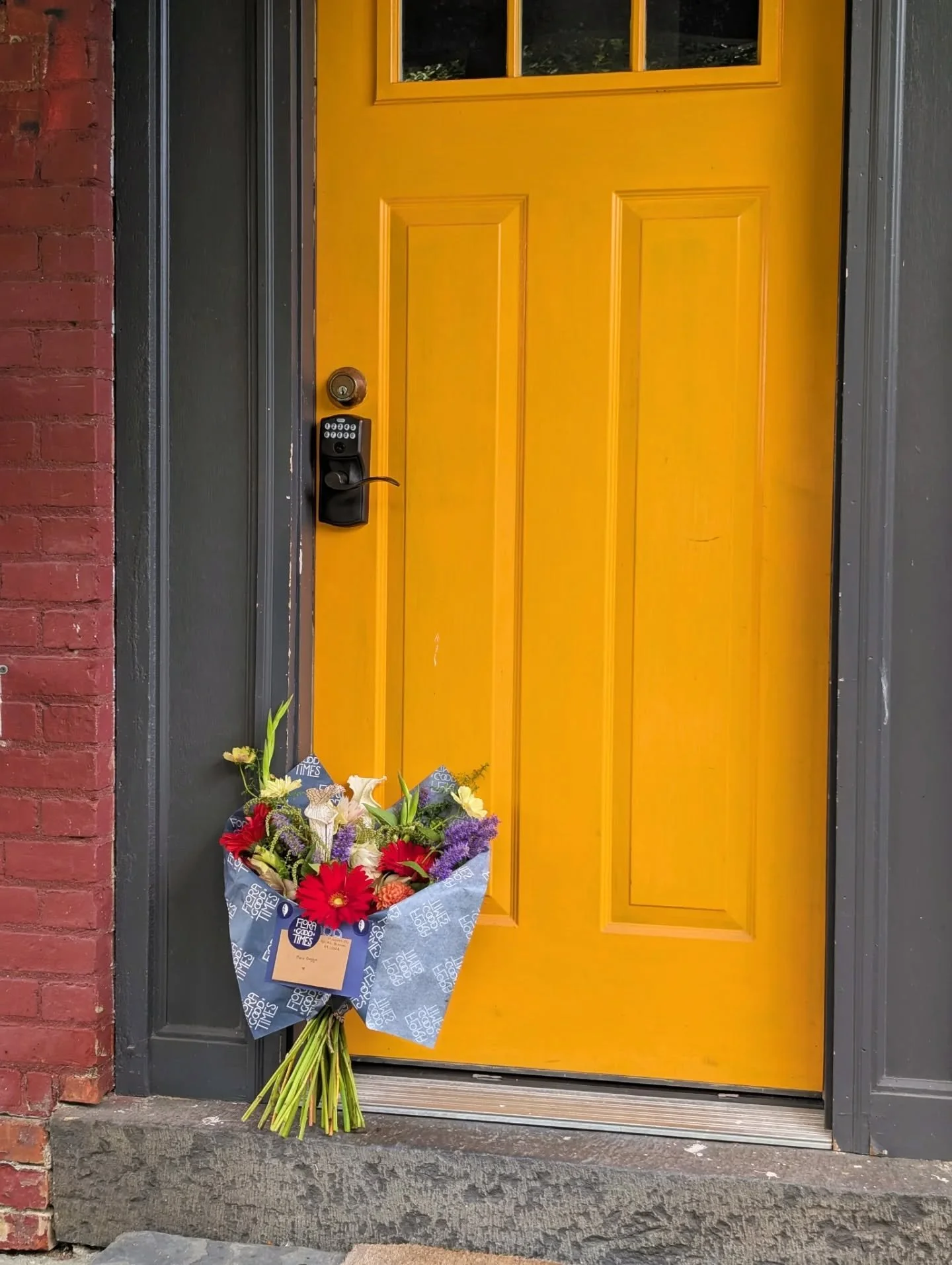 We have a penchant for the weirdo blooms, the special ones, the ones that stop us in our tracks. And we wanna share em!

Delivered to any door within 15 miles of us here in Beacon ❤️&zwj;🔥