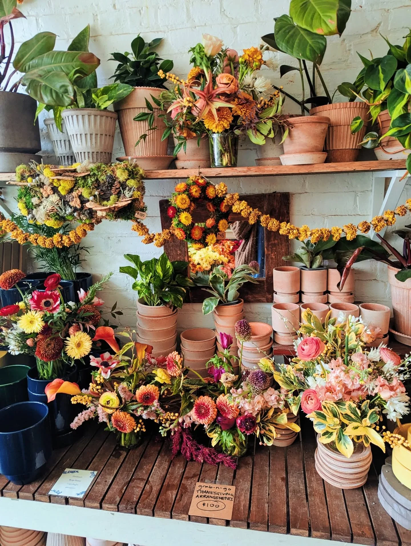 It's Thanksgiving Eve, turkeys! 

We're open for special holiday hours today 11/26 from 11am-6pm 🦃 

The flower bar is loaded with tons of seasonal blooms and we will have a handful of grab-n-go petite arrangements. Hint hint: perfect host gift 💫

