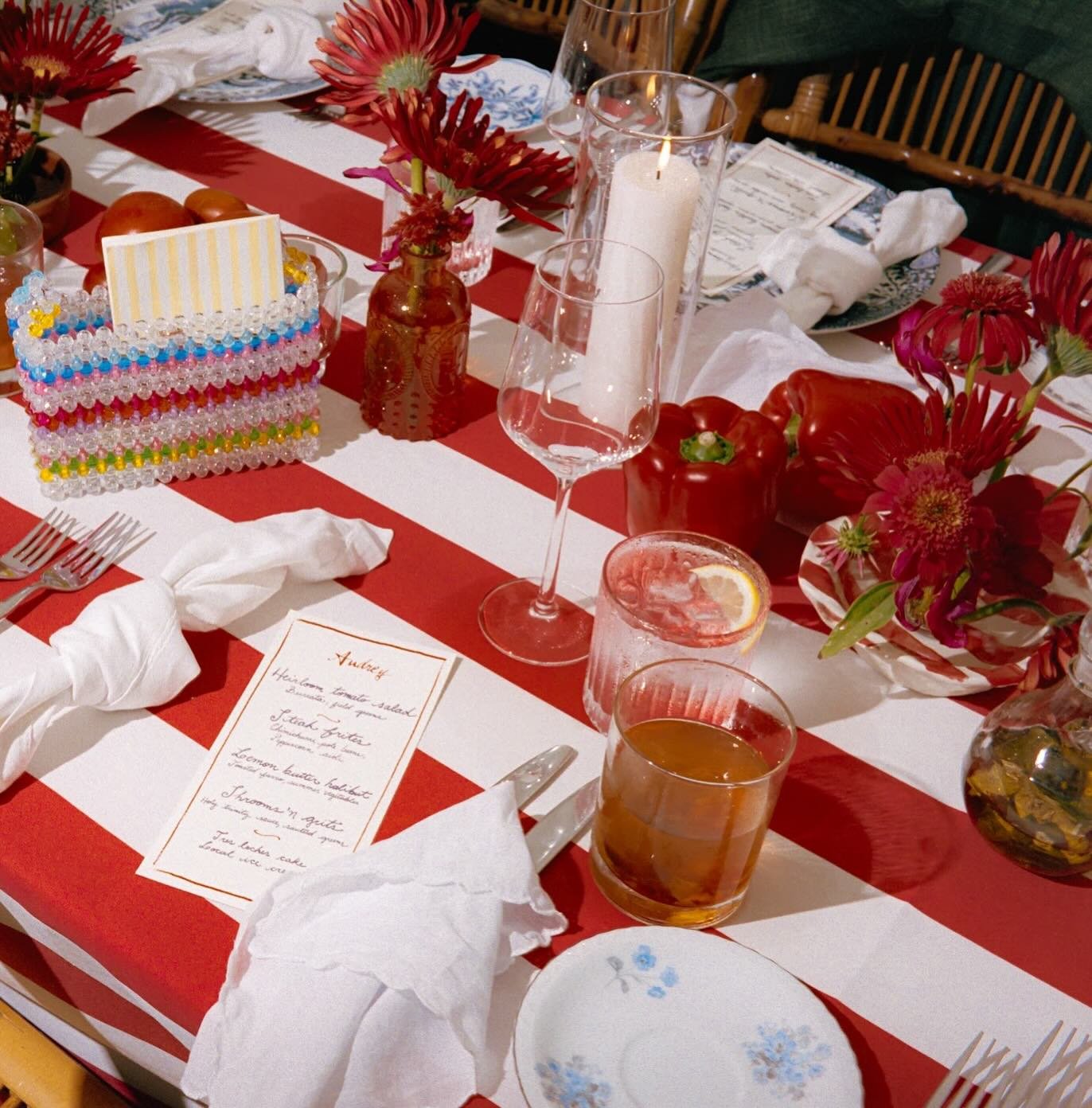 Summer radiating out through Sam &amp; Annie&rsquo;s wedding florals 🌶️🍋 Wishing we could all take a trip back there now 🥶

Photography: @camilledelauneweddings 
Planning: @monicarelyea_
