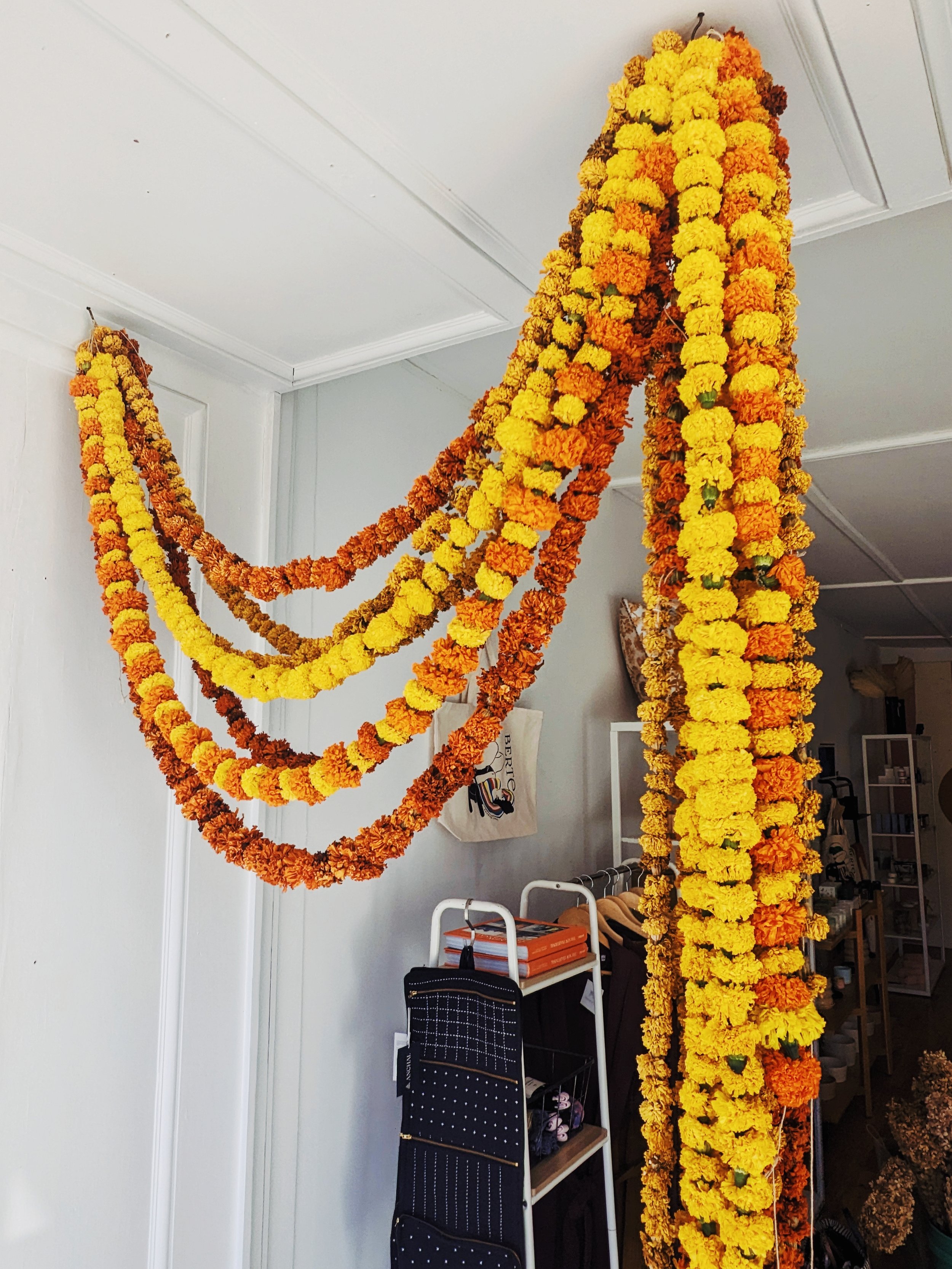  Long, flowing garlands designed with sturdy, vivid tagetes 