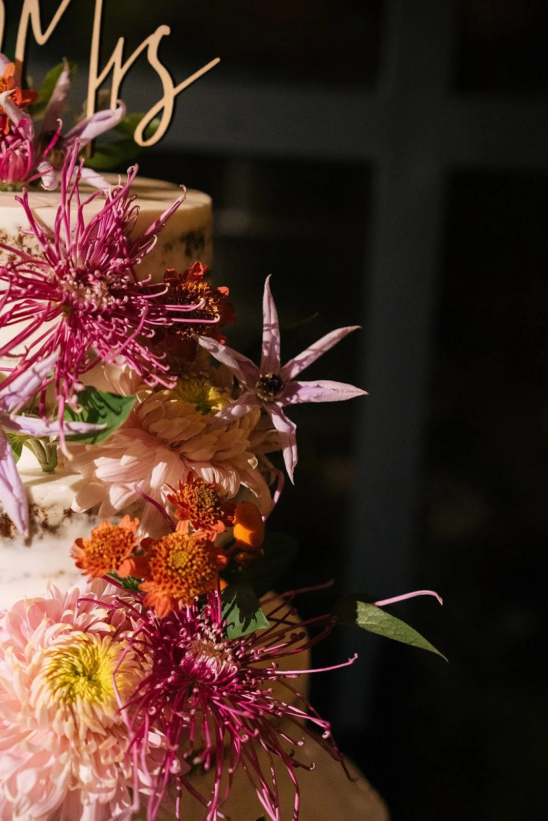  Sunlit wedding cake decorated with delicate and dainty blooms 