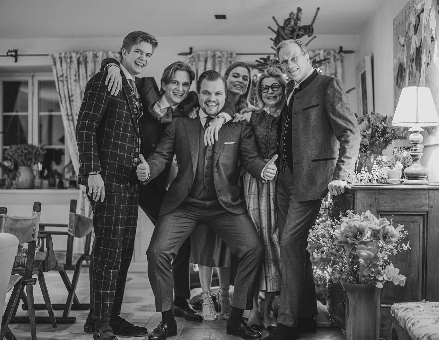 The 5 keys to hilarious times and amazing adventures ❤️🍾
.
.
.
.
.
.
.
.
#photo #photographer #cameross #picoftheday #lifestyle #camera #nikon #picture #mystyle #streetstyle
#family #funtimes #laughing