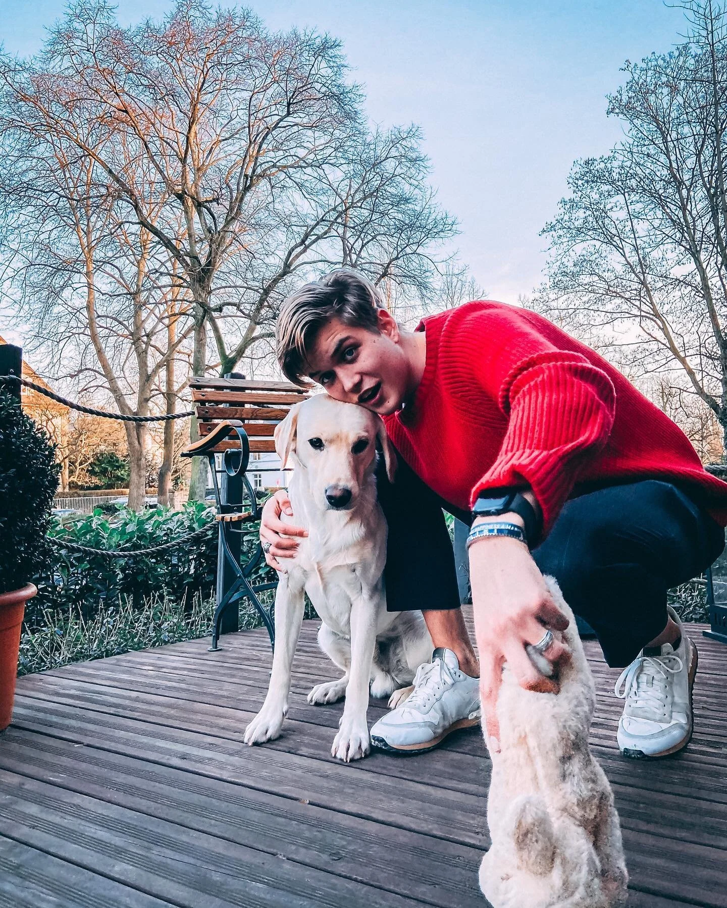 Skibbaaaaa
.
.
.
.
.
.
.
.
#photo #photographer #cameross #picoftheday #lifestyle #camera #nikon #picture #mystyle #streetstyle #doggo #doglove #playtime #fun #beforethestorm