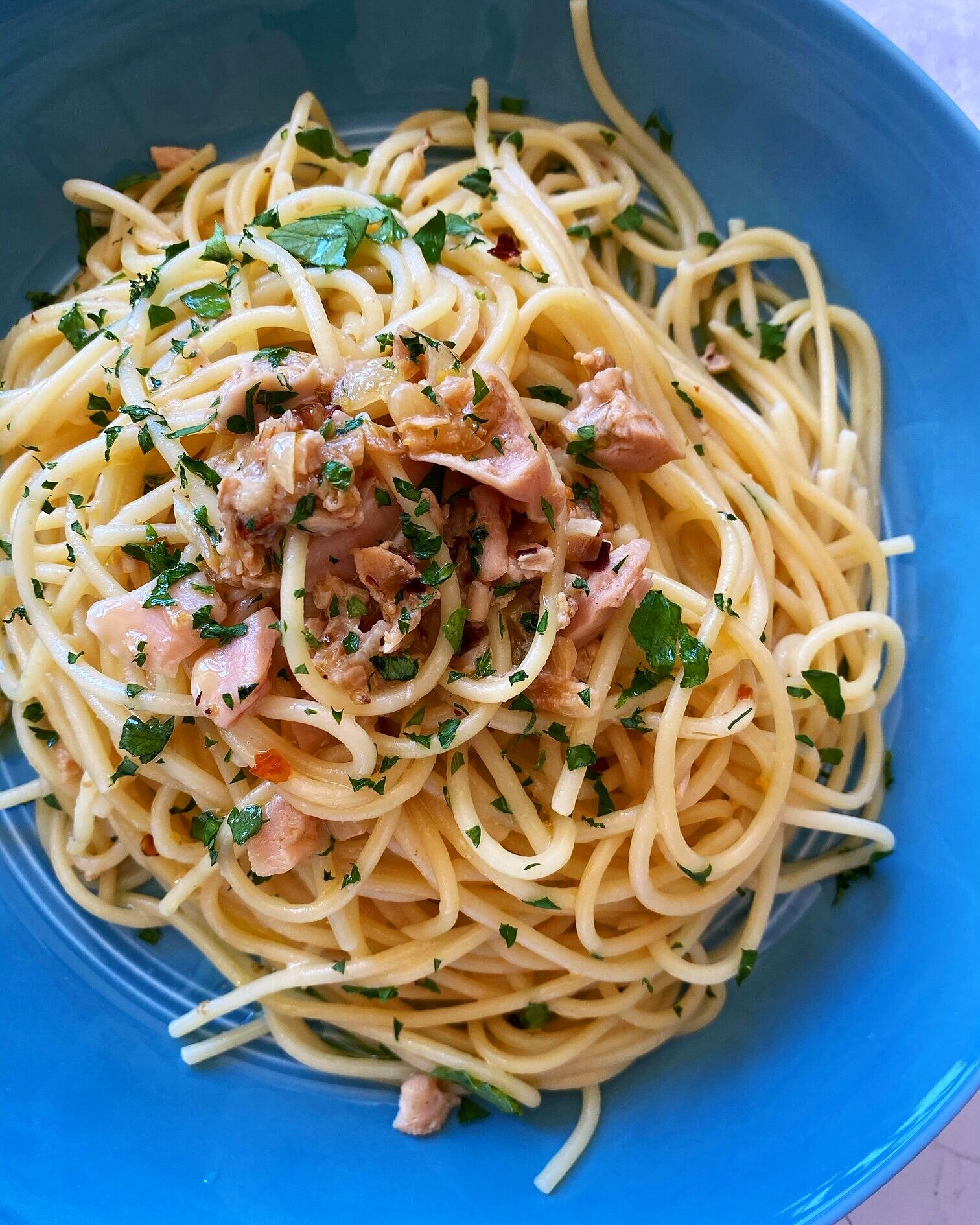 Pantry+Pasta-+Canned+Clams+with+White+Wine+Sauce+Spaghetti.jpg