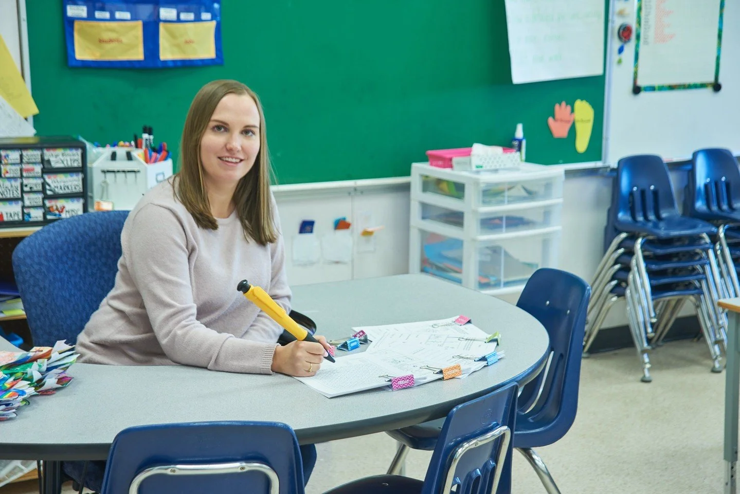 Hi, I&rsquo;m Melanie! 👋⁣
⁣
Mom of two toddlers, former elementary school teacher, and professional organizer. I help families tame the chaos, wrangle toys, and turn &ldquo;why is this everywhere?!&rdquo; into &ldquo;ahh, this actually works!&rdquo;