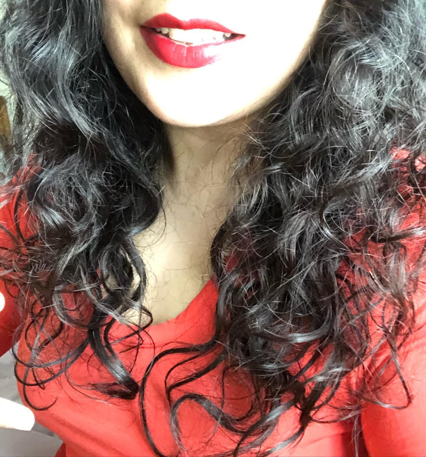 Happy Canada Day! 🇨🇦 ☀️ 
I finally started to embrace my natural curls - after having to go most of my life without knowing how to take care of them or killing them with straighteners and blow drying. Curly Sana is back, baby!
.
.
.
.
#curlyhair #c