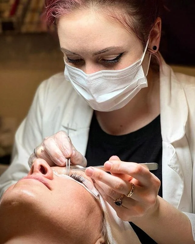 It me! Working on a lash fill! Had a very busy lash day yesterday and feeling accomplished 🏋️&zwj;♀️💪
#lashes #lashextensions #lashtech #lashartist #eyelashes #esthetician #beauty #estheticianlife #lashlife #lashfill #pdxlashes #pdxlashextensions #