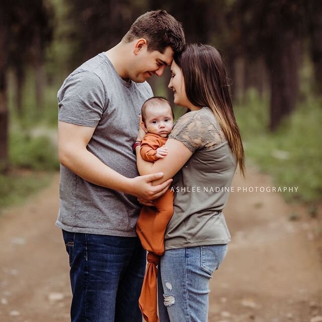Snuggled right in between her mommy and daddy ❤️ #smithersphotographer #northernbcphotographer
