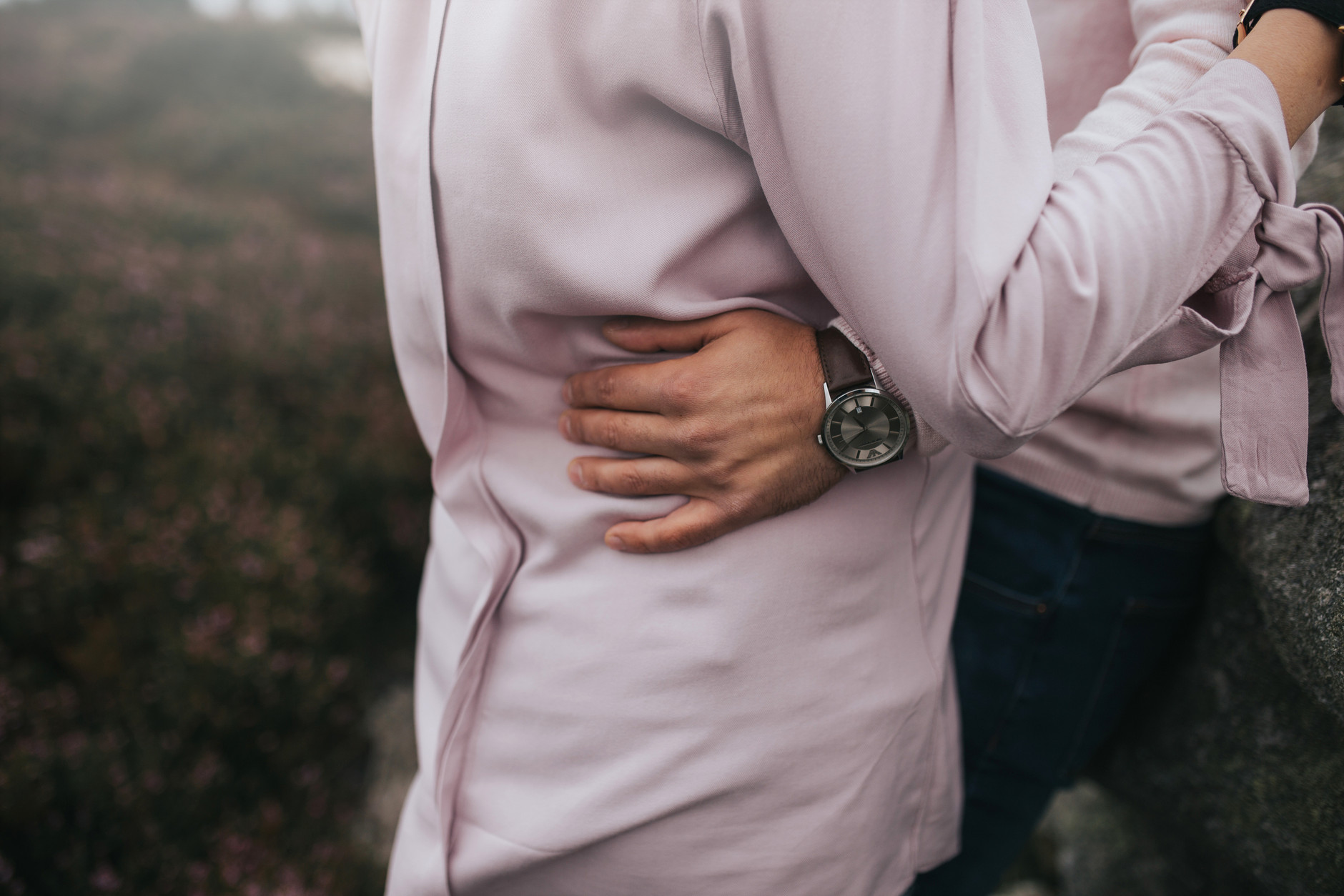 Close-up of husband’s hand on the pregnant mother’s back