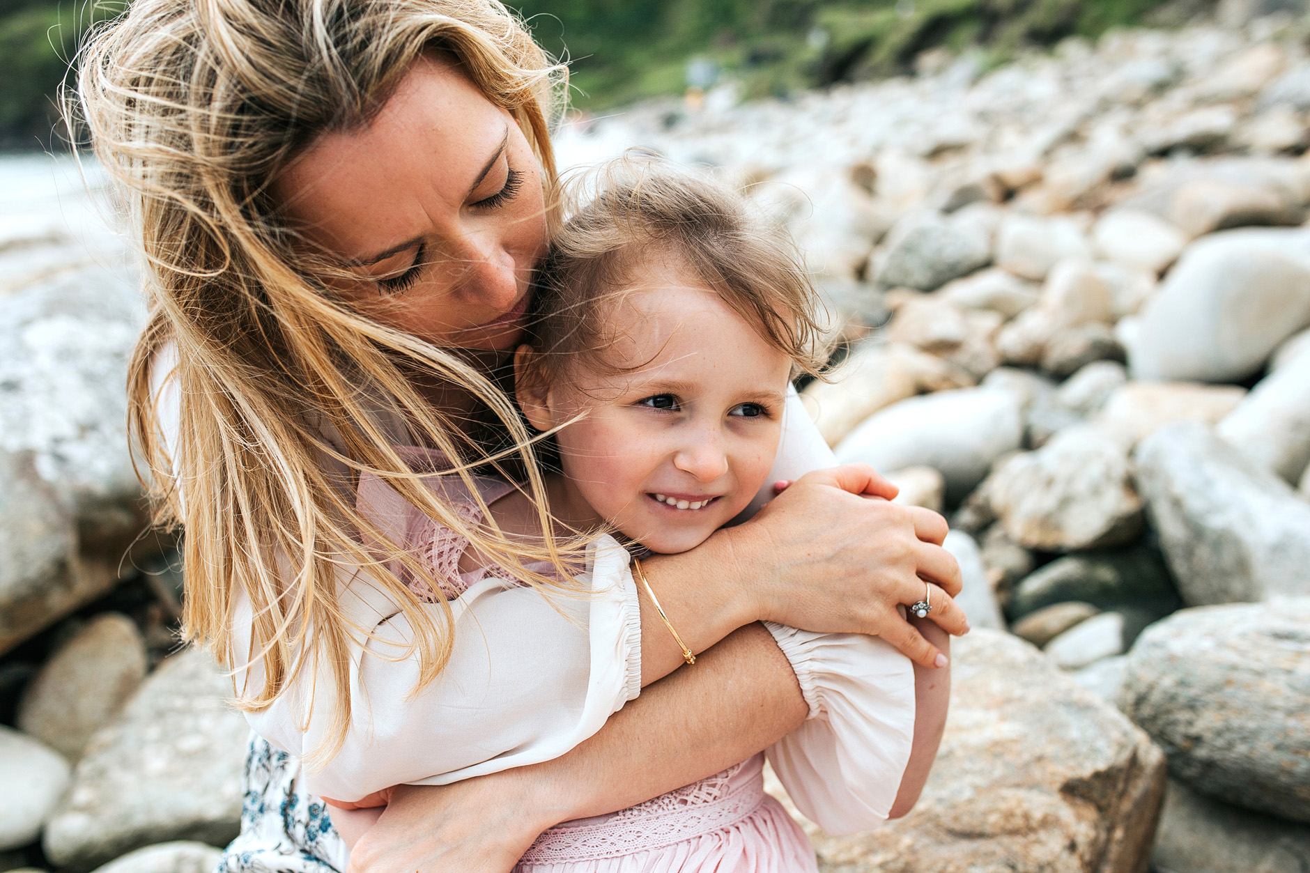 stunning-beach-family-vacation-photoshoot-achill-island-ireland-0021.jpg