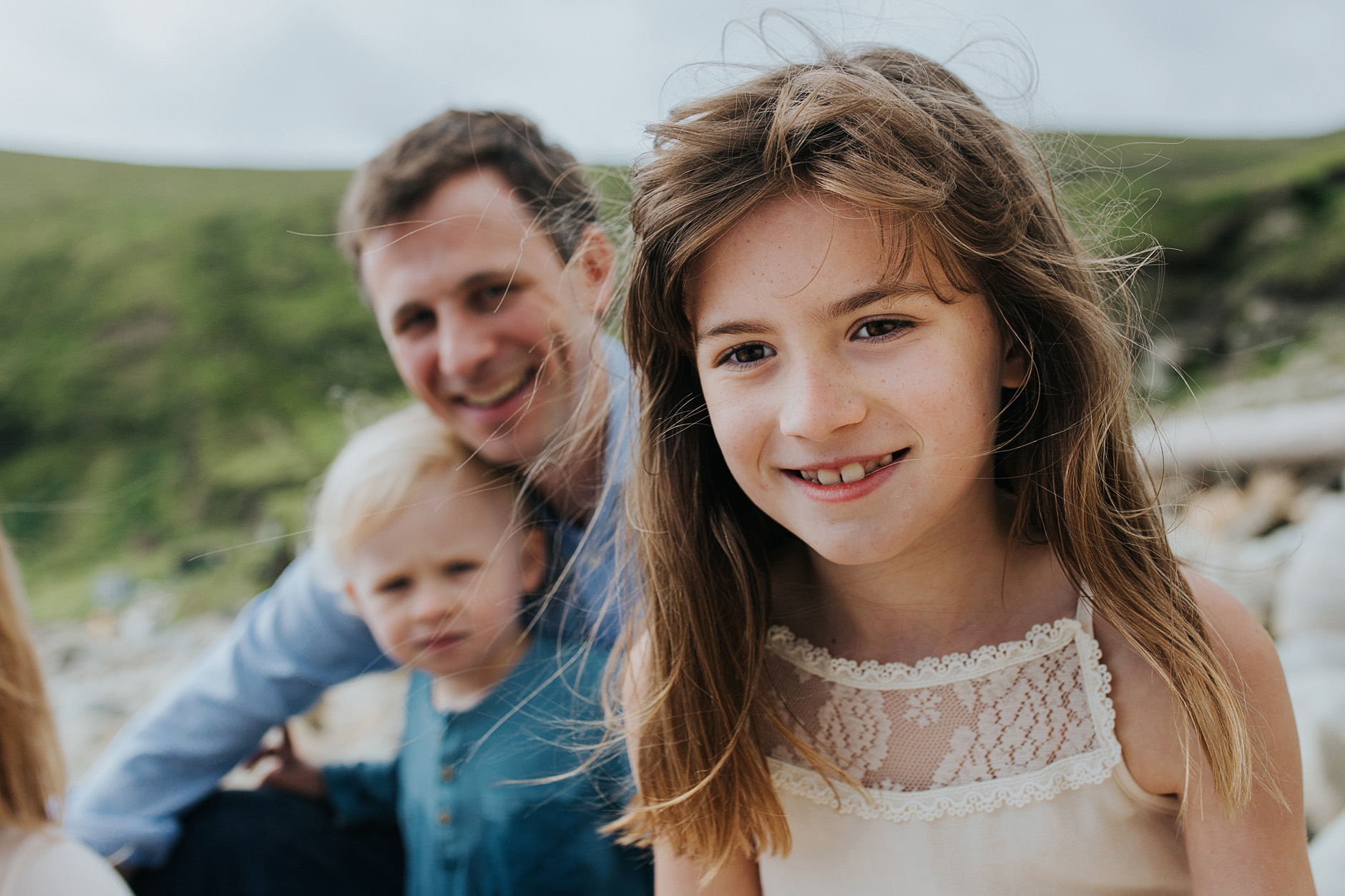 stunning-beach-family-vacation-photoshoot-achill-island-ireland-0024.jpg