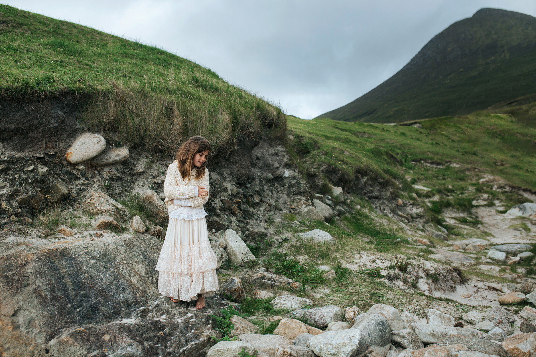 stunning-beach-family-vacation-photoshoot-achill-island-ireland-0025.jpg