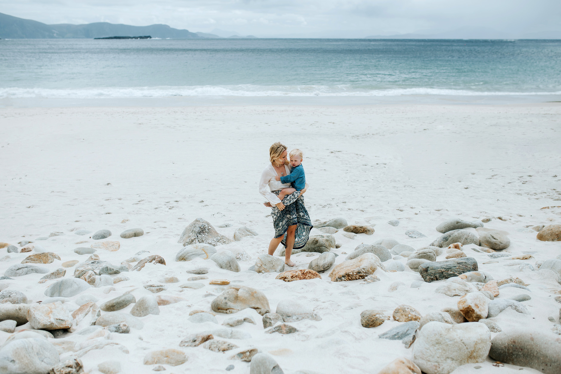 stunning-beach-family-vacation-photoshoot-achill-island-ireland-0028.jpg