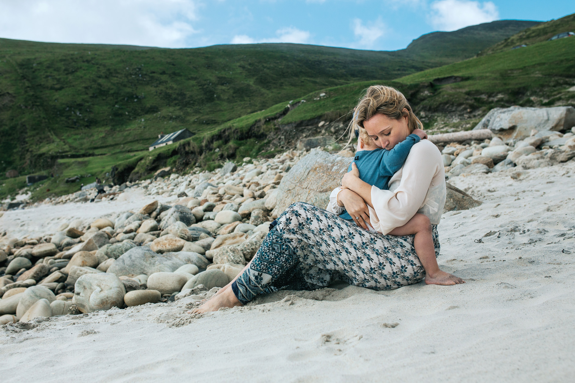 stunning-beach-family-vacation-photoshoot-achill-island-ireland-0029.jpg