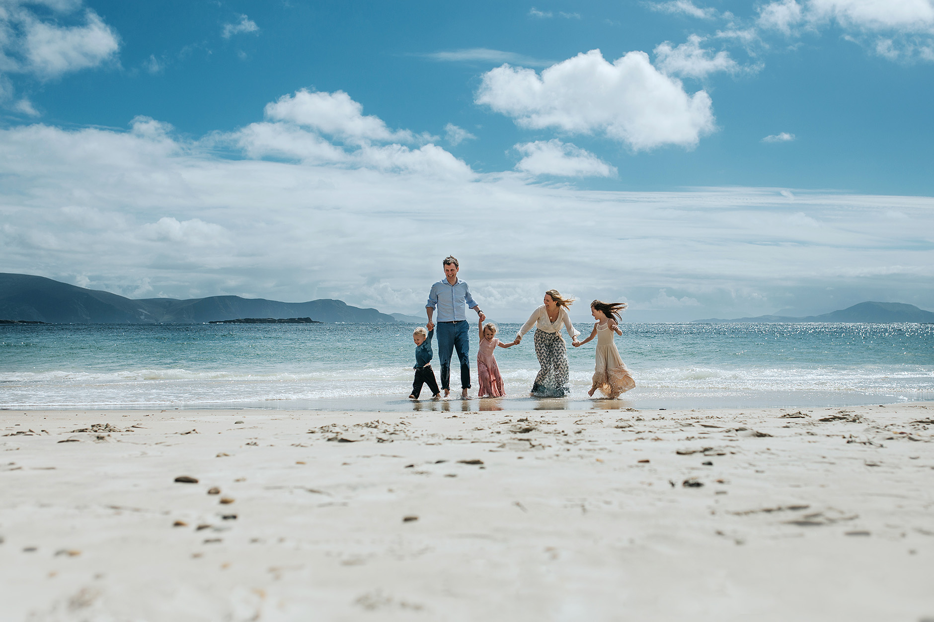 stunning-beach-family-vacation-photoshoot-achill-island-ireland-0038.jpg