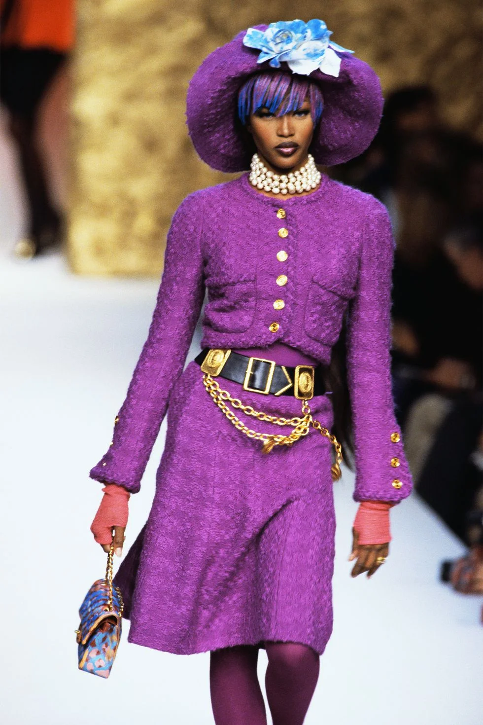 hbz-chanel-best-moments-1992-gettyimages-524868354-1550586707.jpg