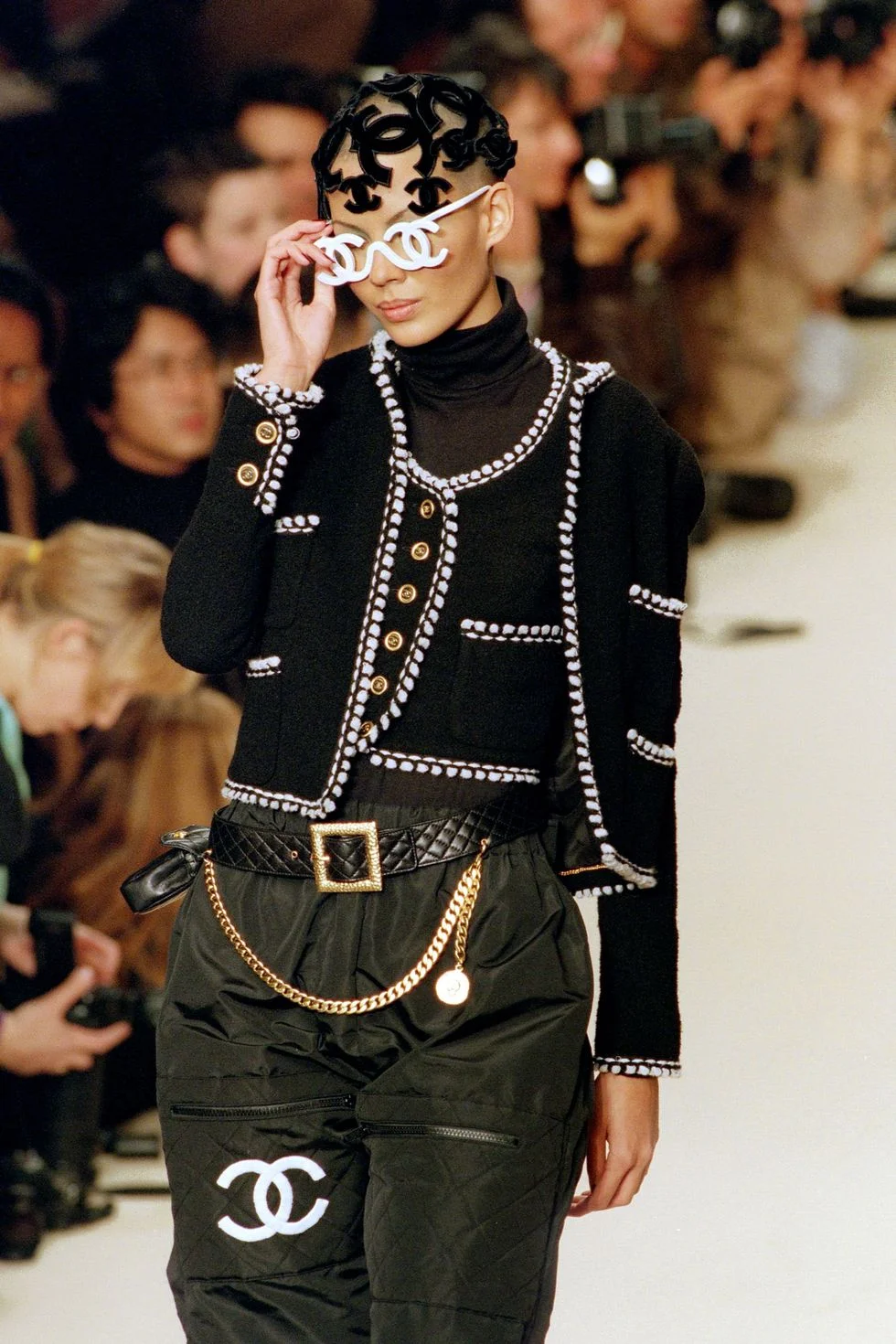54bcac9eadb5e_-_hbz-chanel-rtw-evolution-1994-51656233.jpg