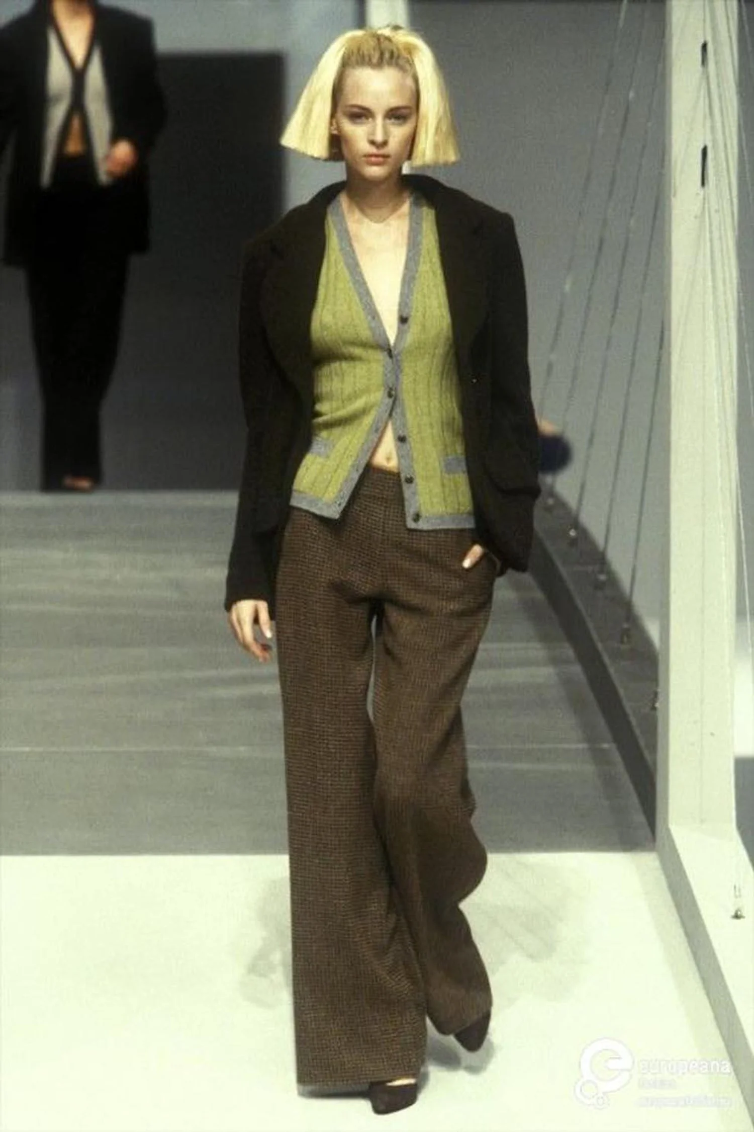Chanel_Autumn_winter_1997_master.jpg
