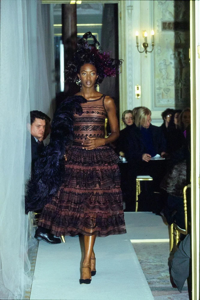 036-chanel-spring-1997-couture-CN10051289-naomi-campbell.jpg