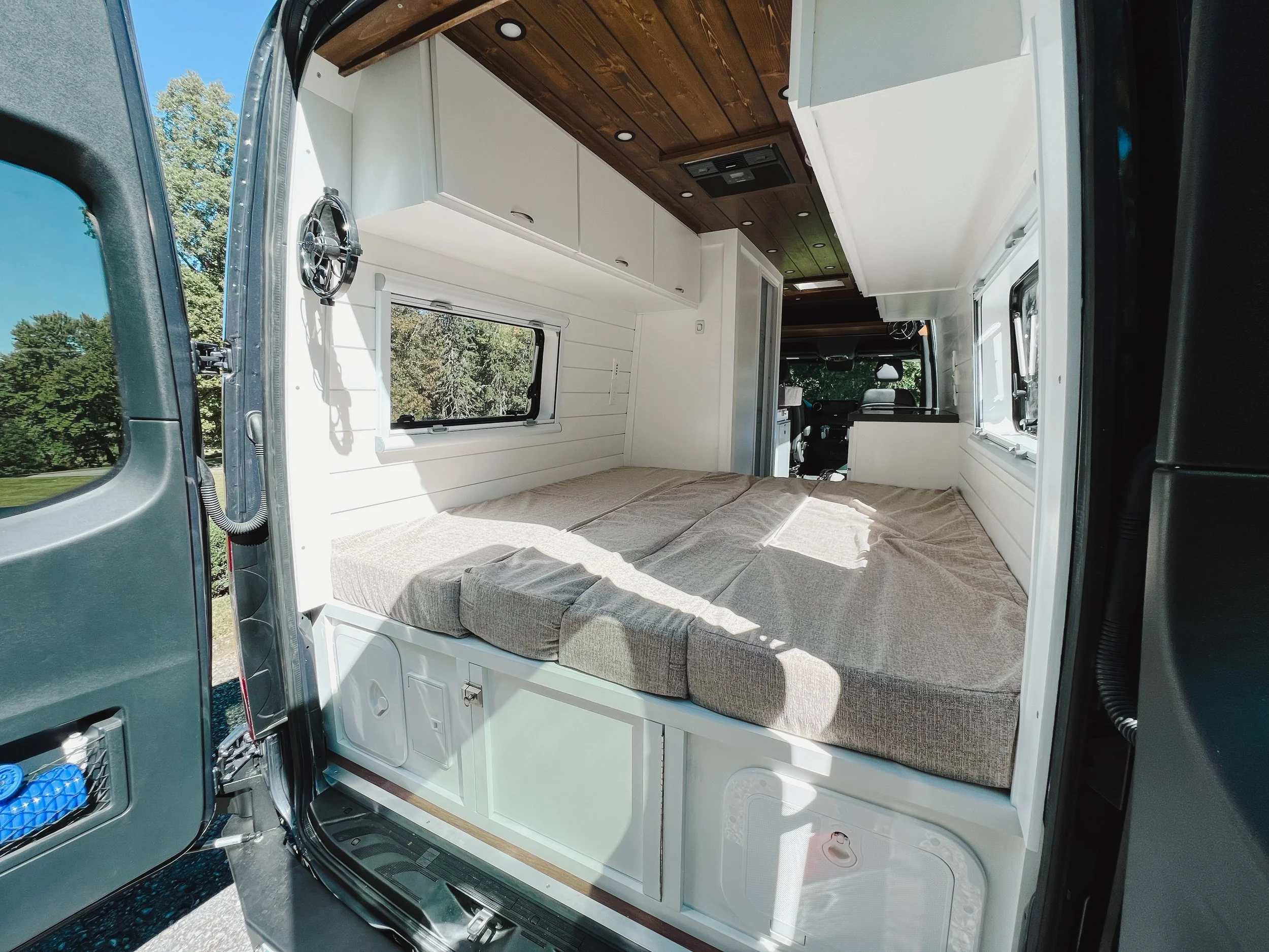 VAN TOUR | high end freightliner conversion